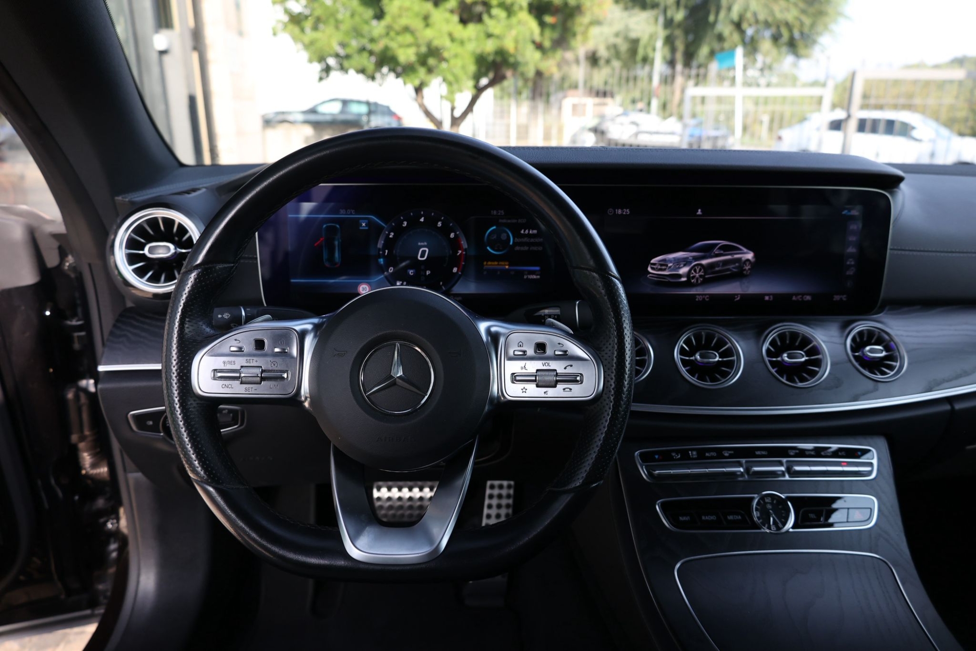 MERCEDES E200 COUPE
