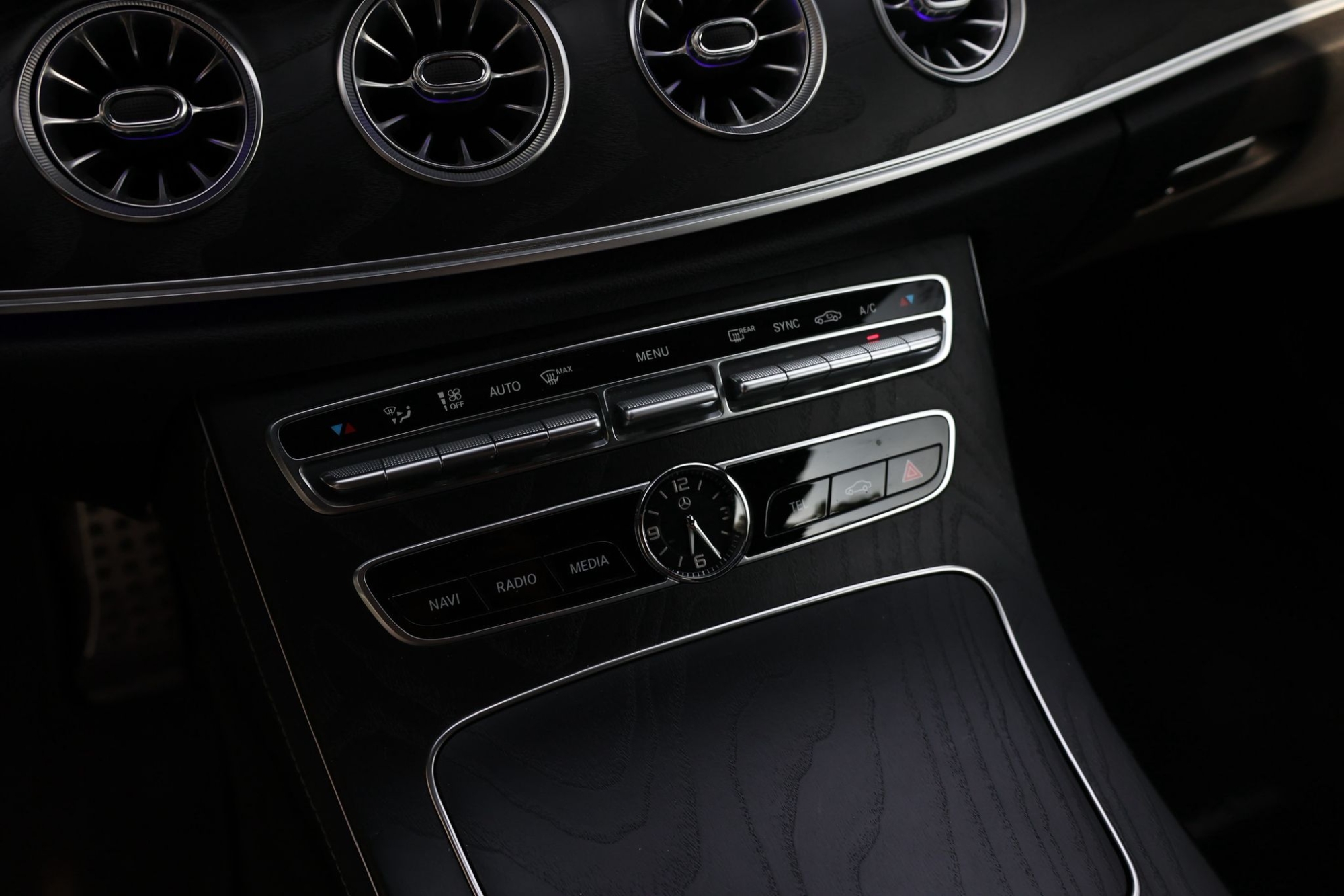 MERCEDES E200 COUPE