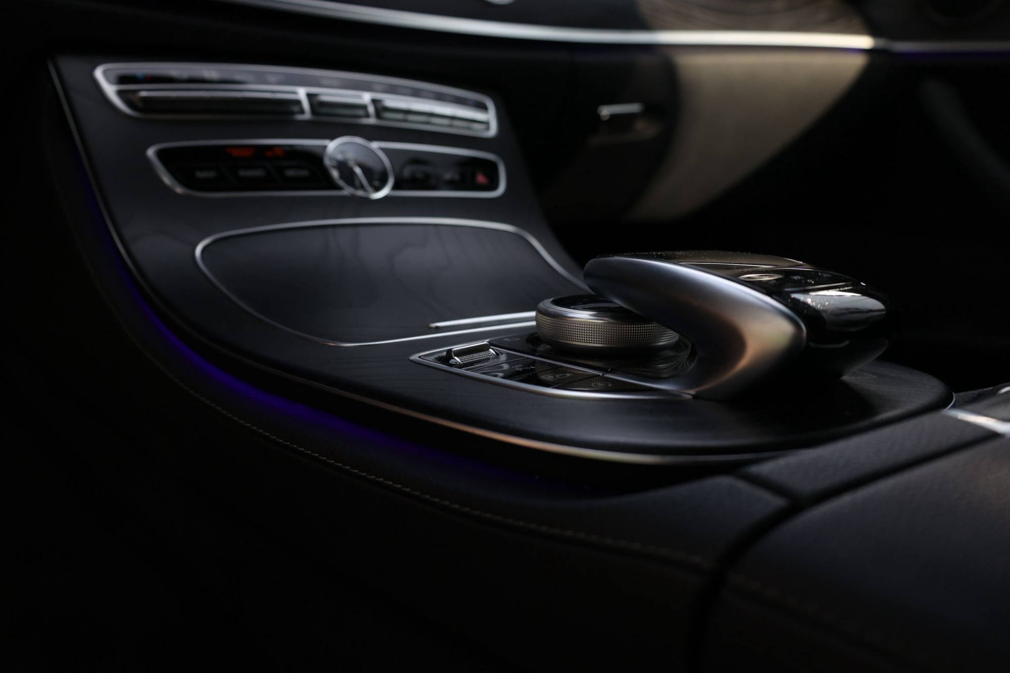 MERCEDES E200 COUPE