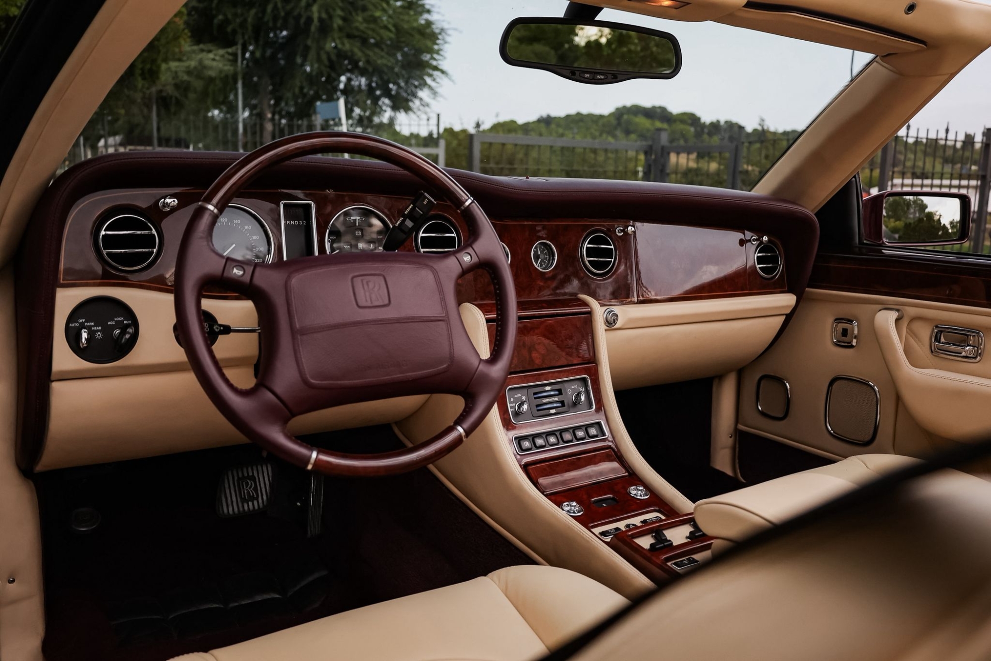 ROLLS-ROYCE CORNICHE