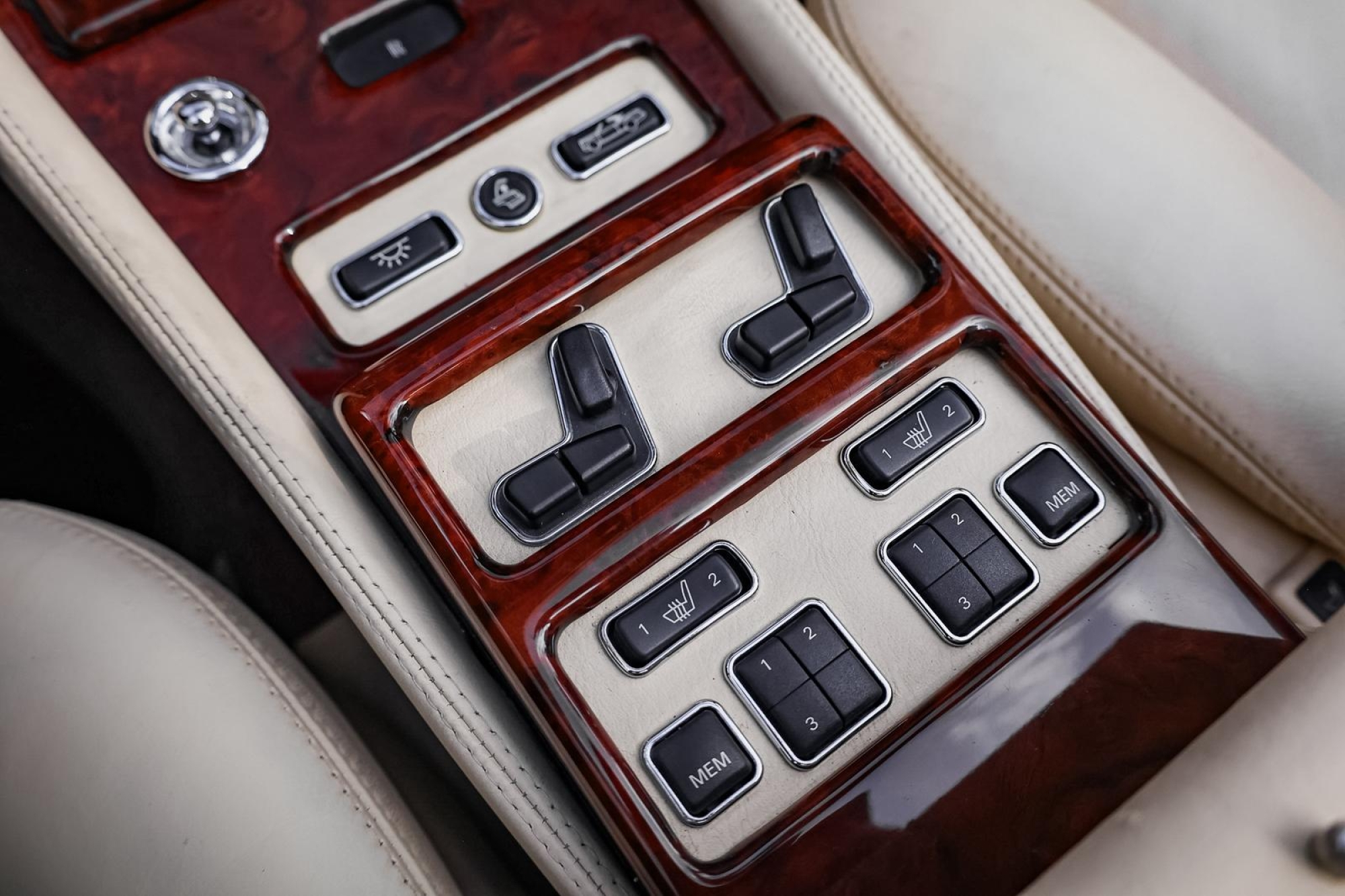 ROLLS-ROYCE CORNICHE