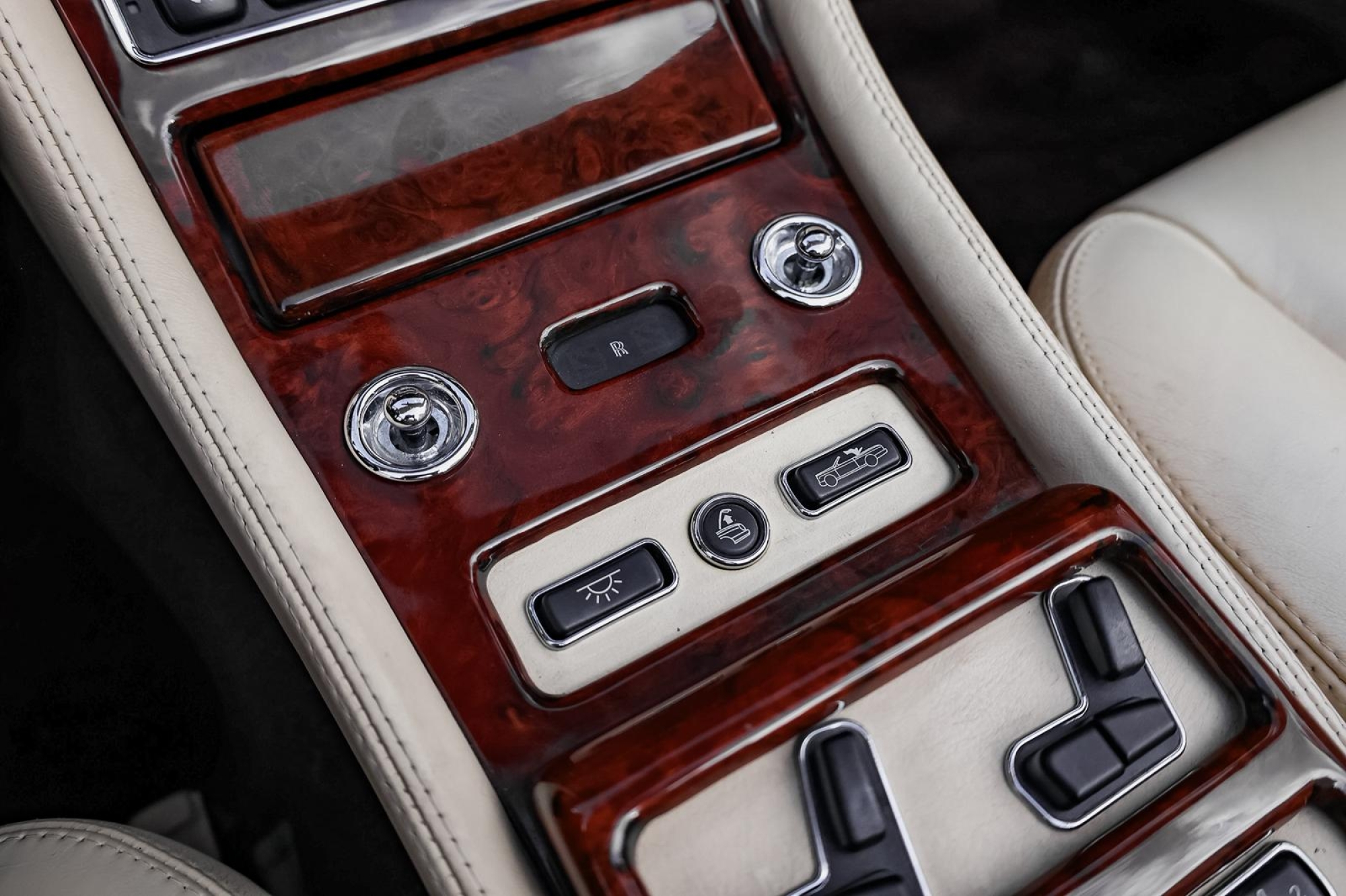 ROLLS-ROYCE CORNICHE