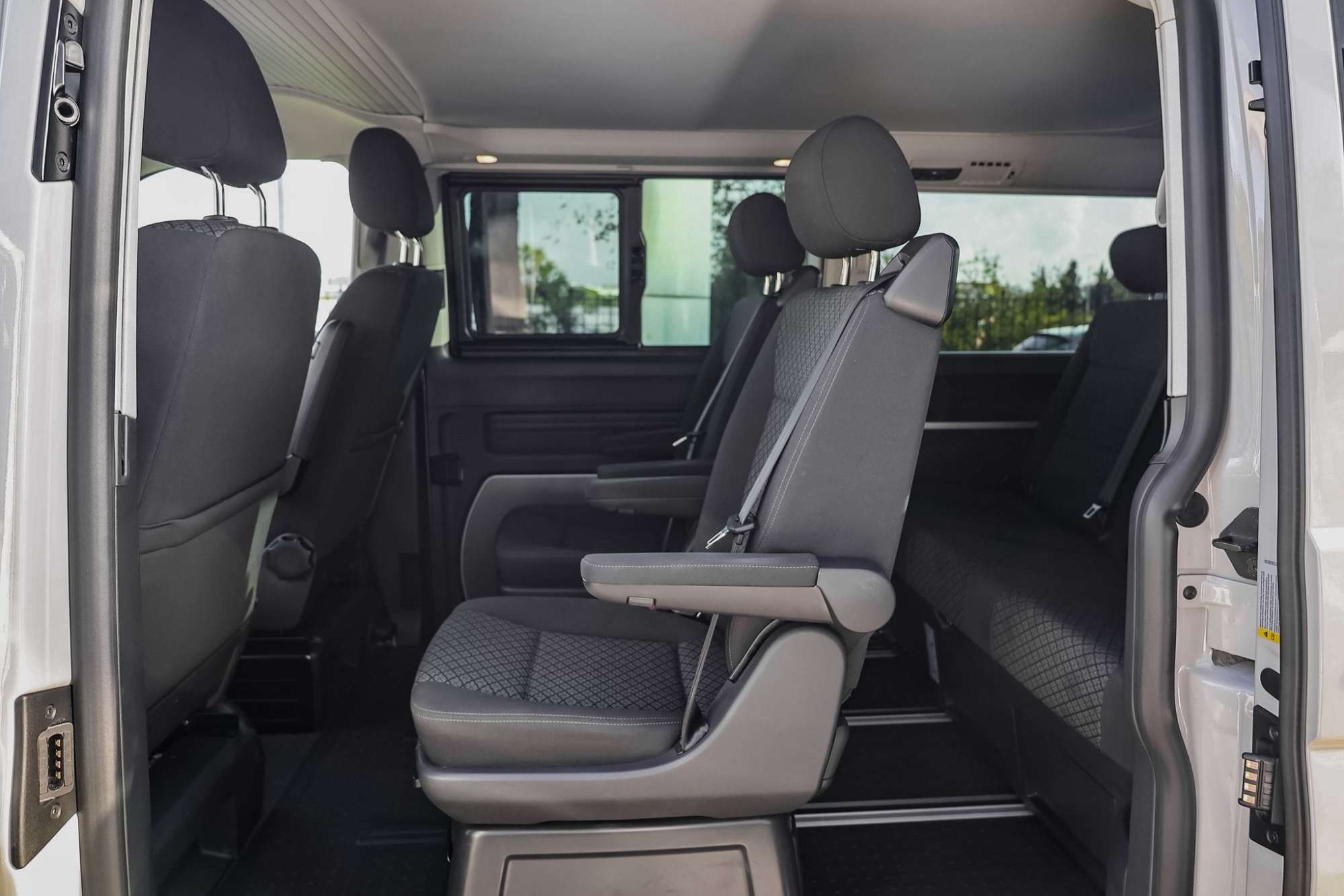 VOLKSWAGEN CALIFORNIA BEACH