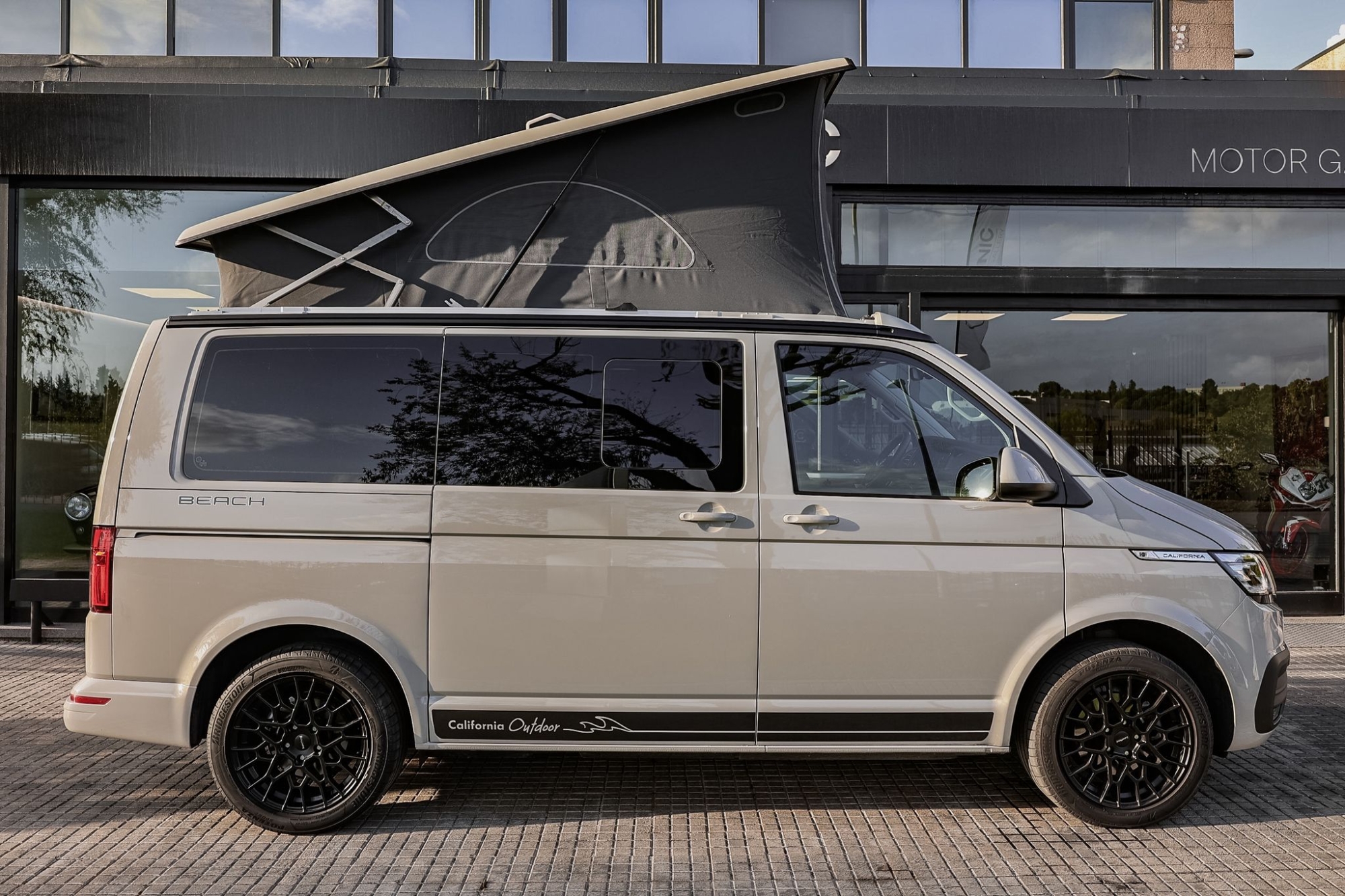 VOLKSWAGEN CALIFORNIA BEACH
