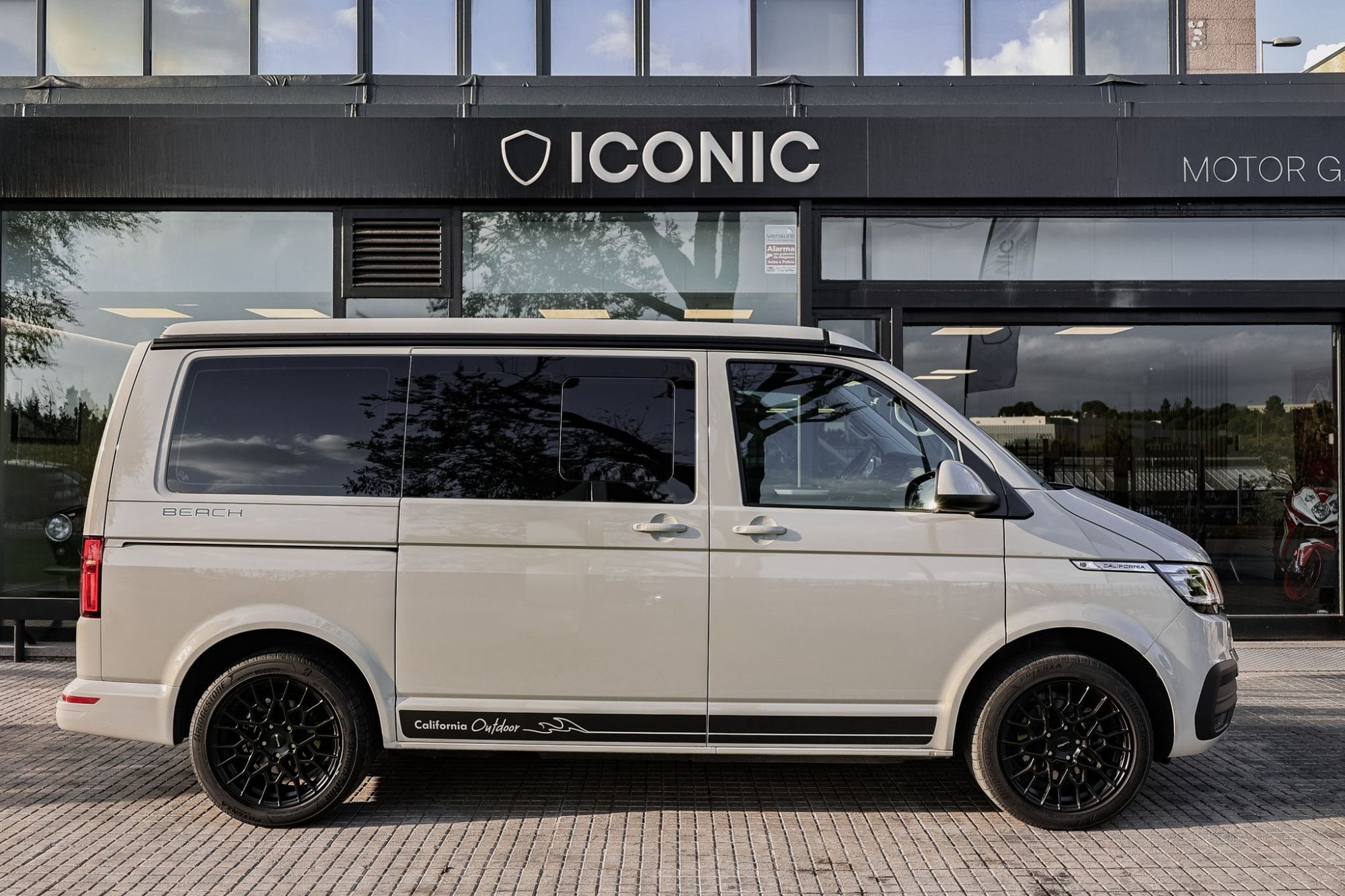 VOLKSWAGEN CALIFORNIA BEACH