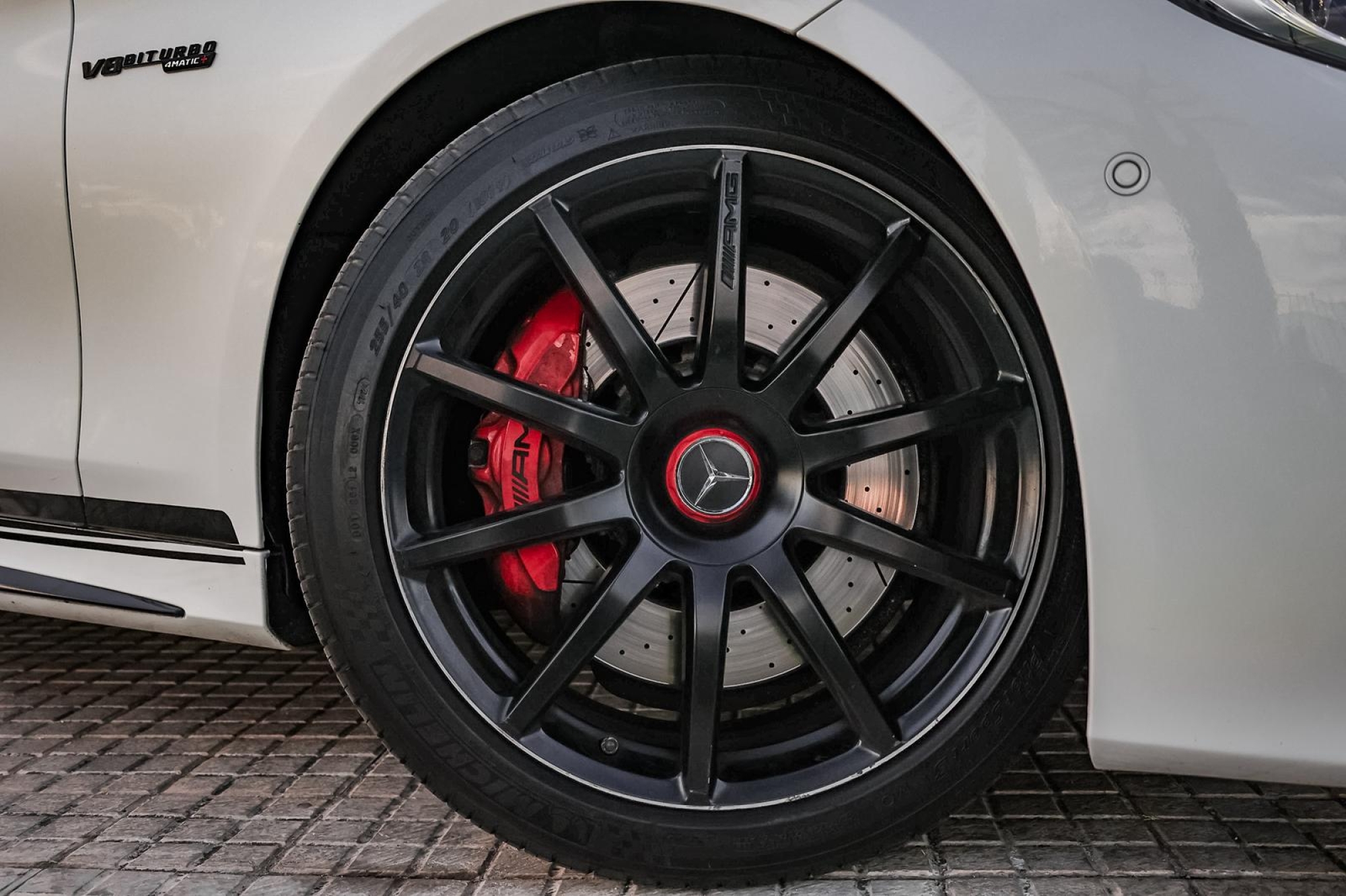 MERCEDES-BENZ AMG S63 4MATIC