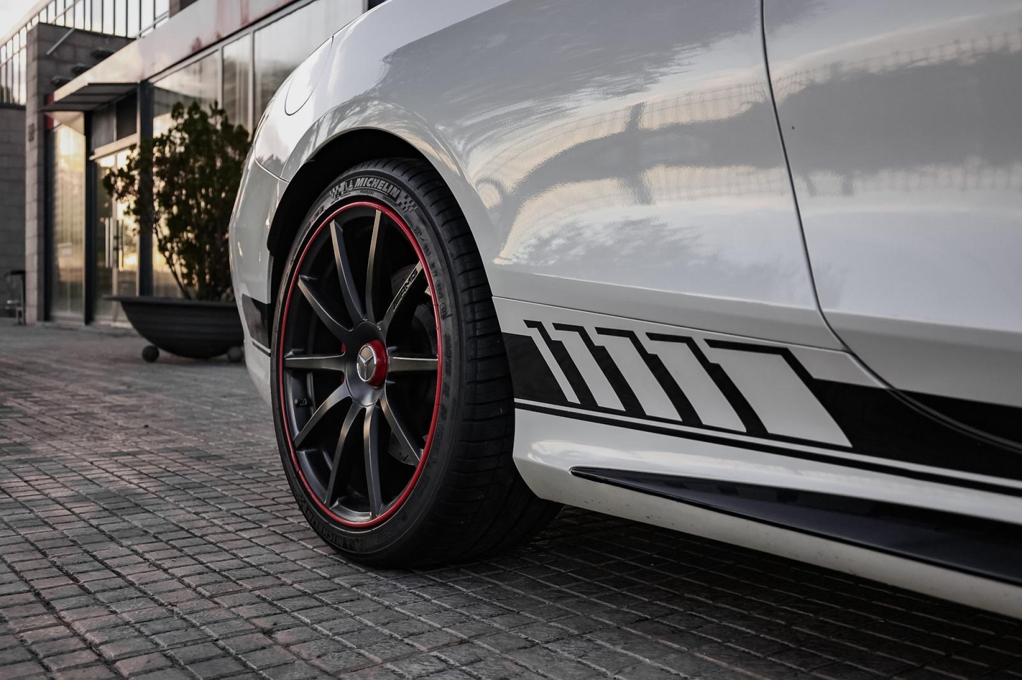 MERCEDES-BENZ AMG S63 4MATIC