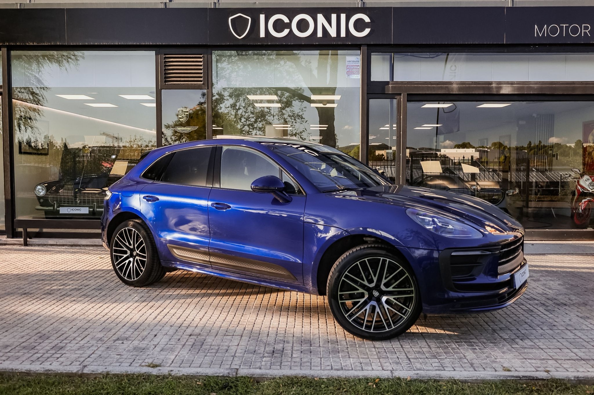 PORSCHE MACAN