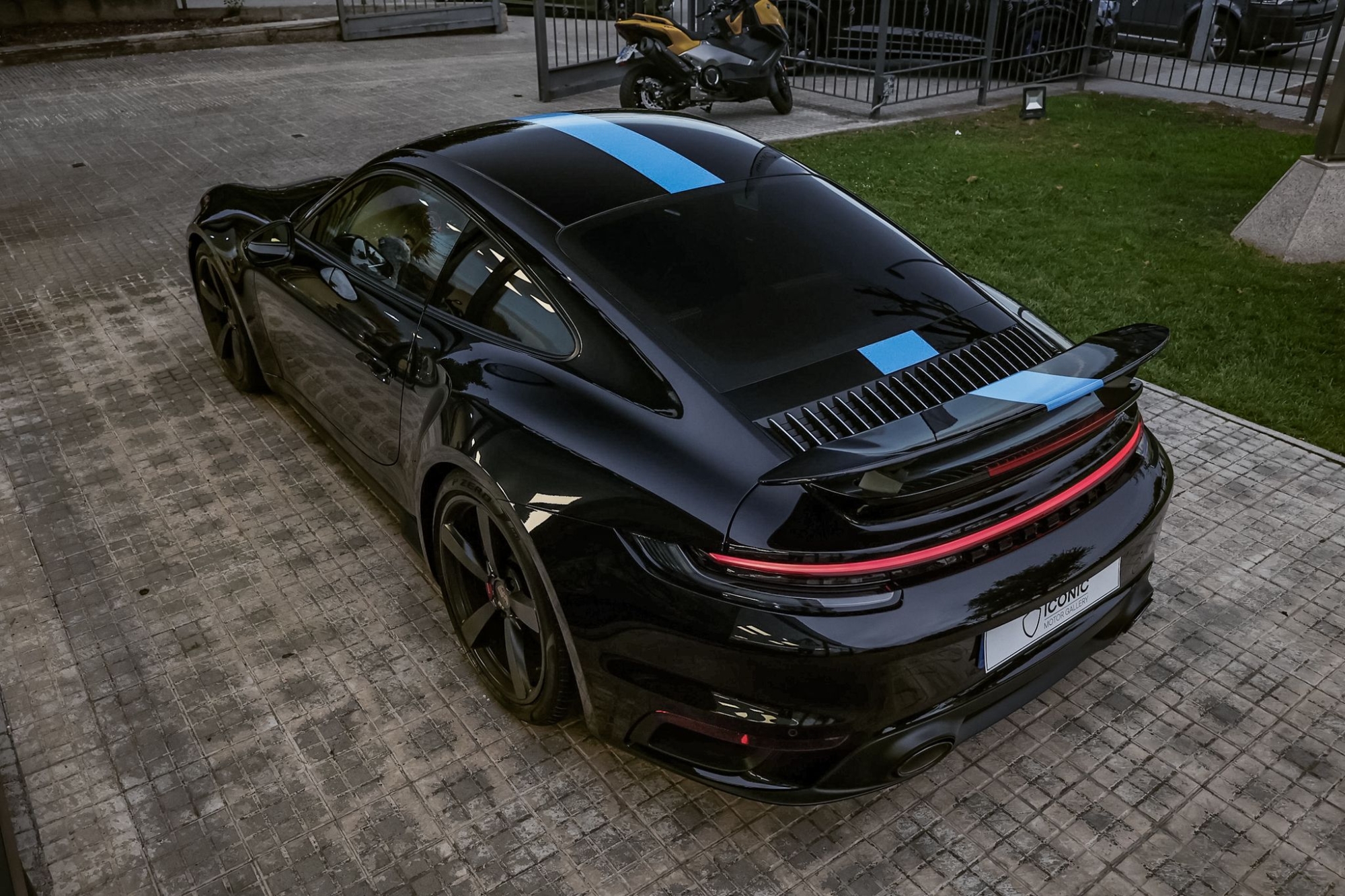 PORSCHE 992 TURBO