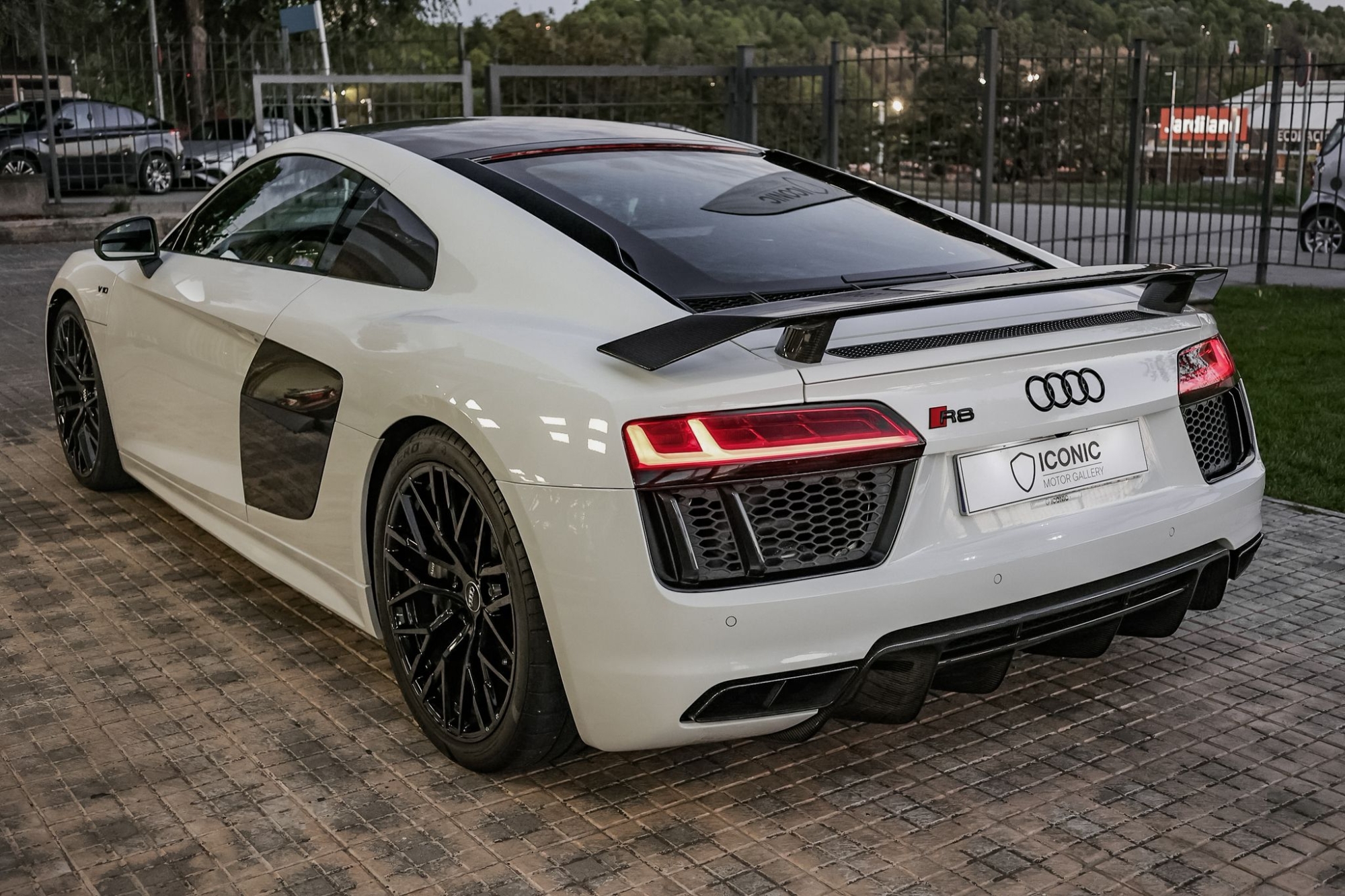 AUDI R8 V10