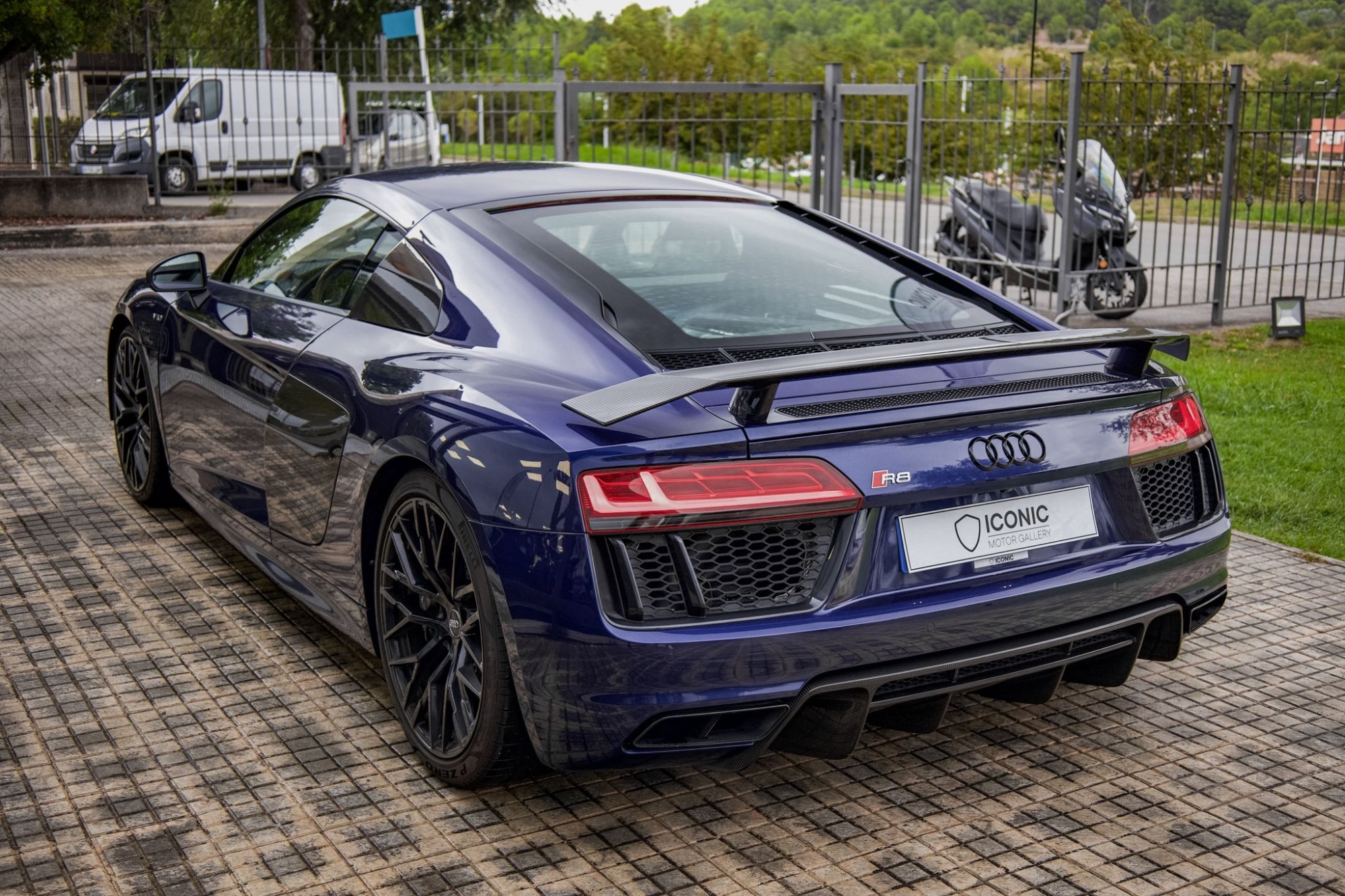 AUDI R8 V10 PLUS