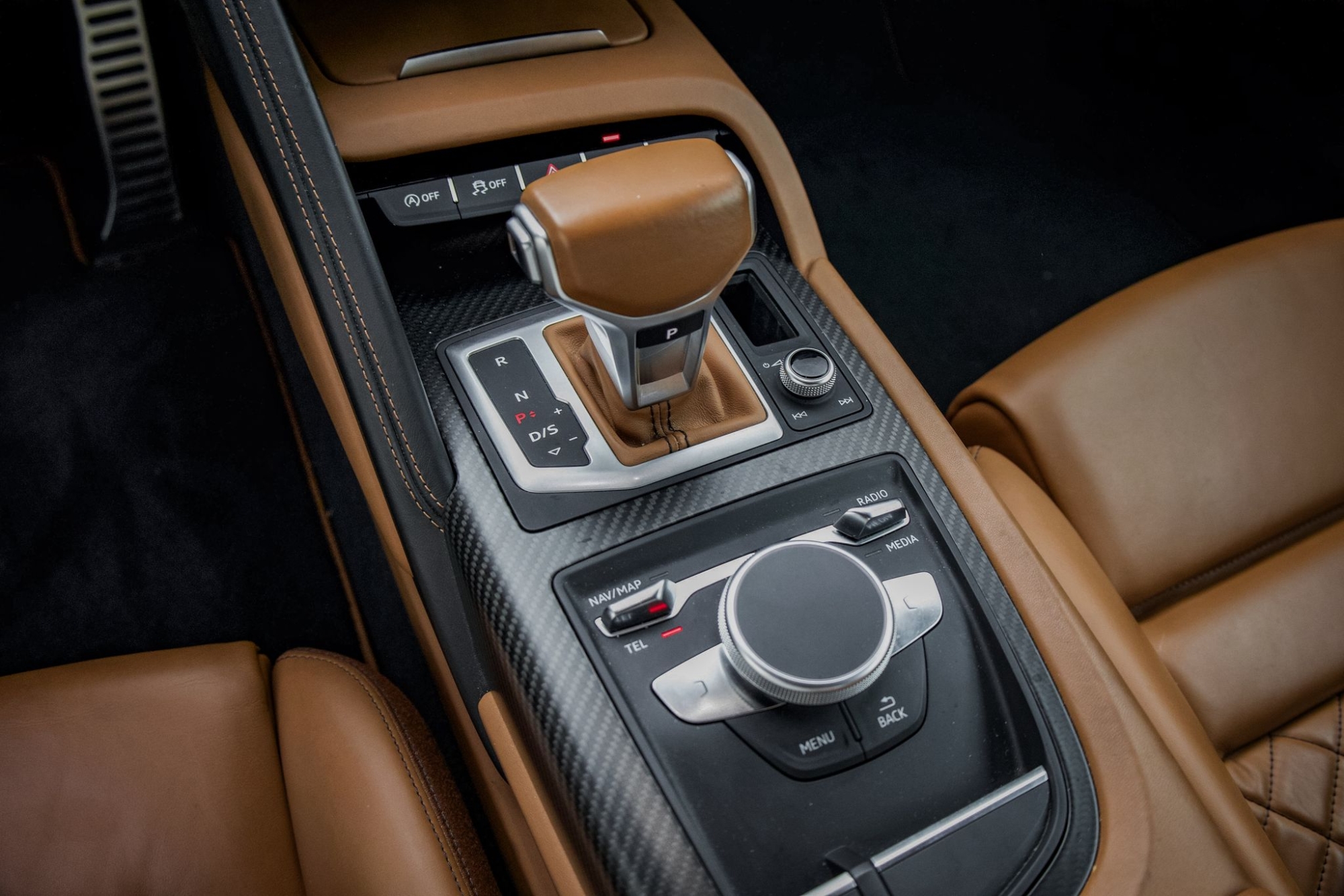 AUDI R8 V10 PLUS
