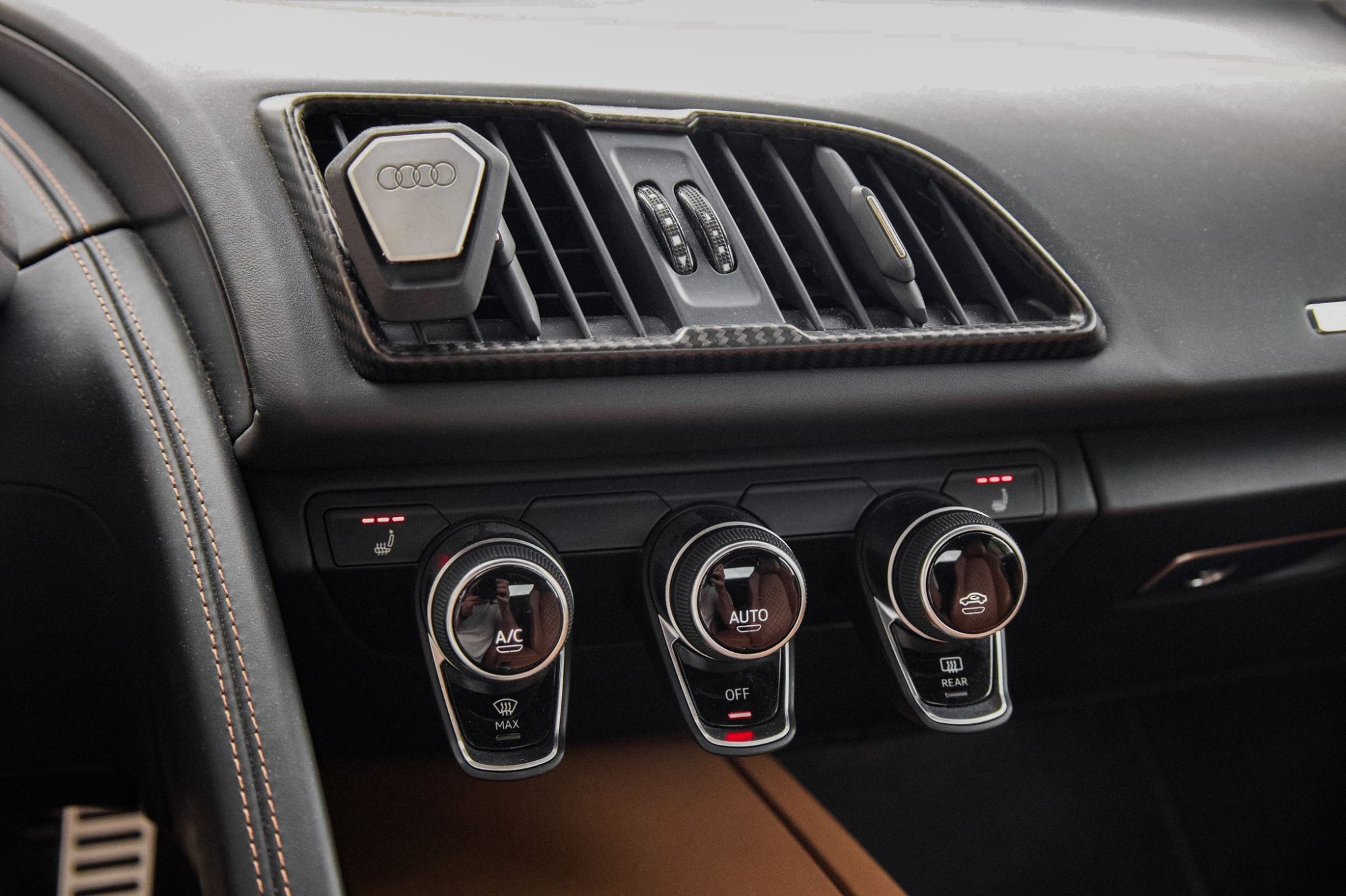 AUDI R8 V10 PLUS
