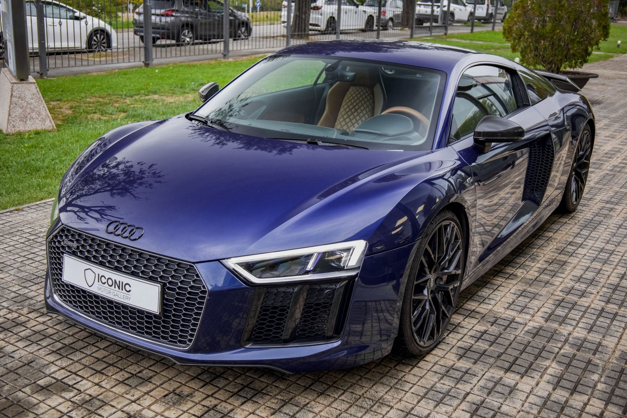 AUDI R8 V10 PLUS