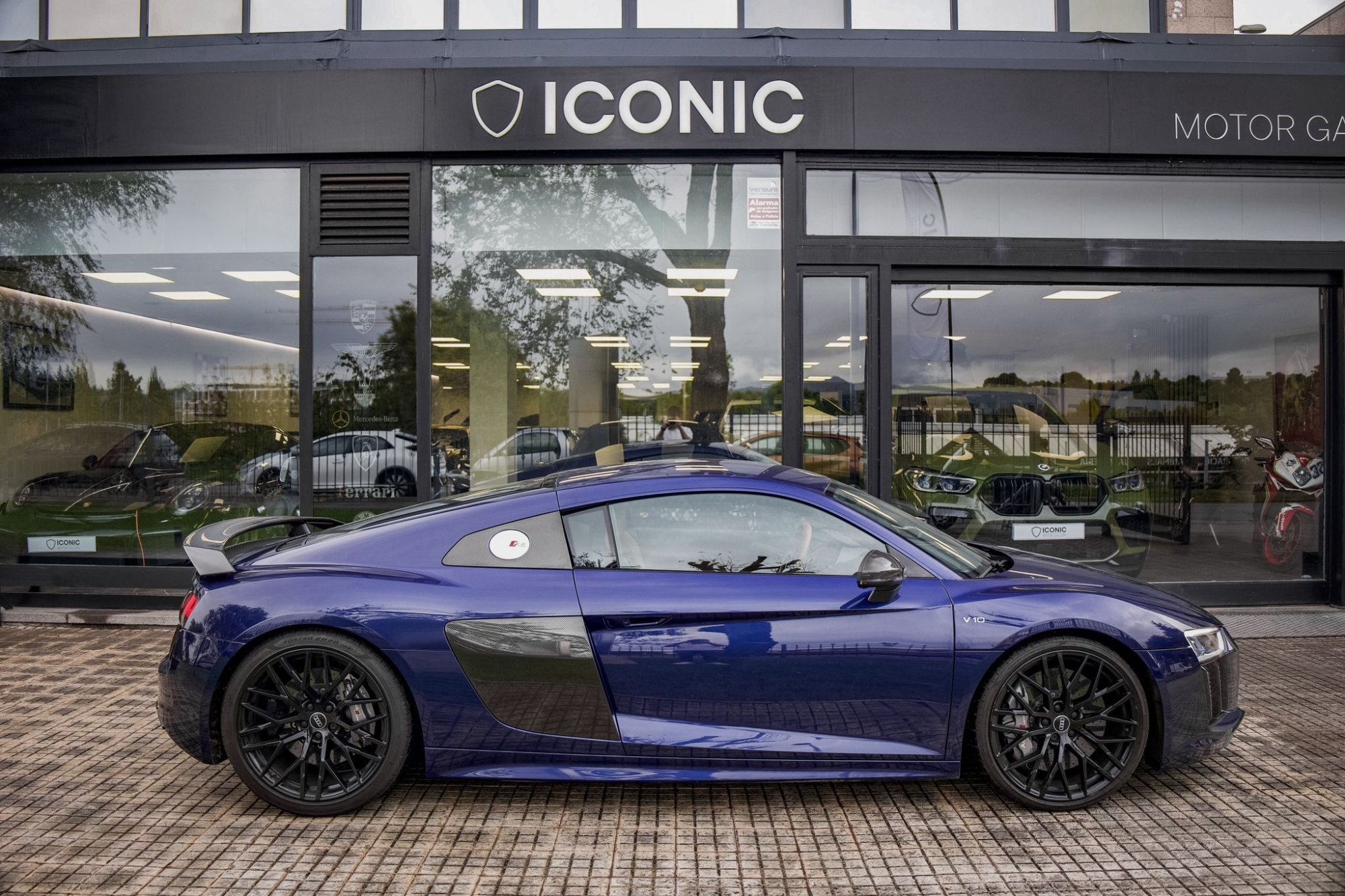 AUDI R8 V10 PLUS