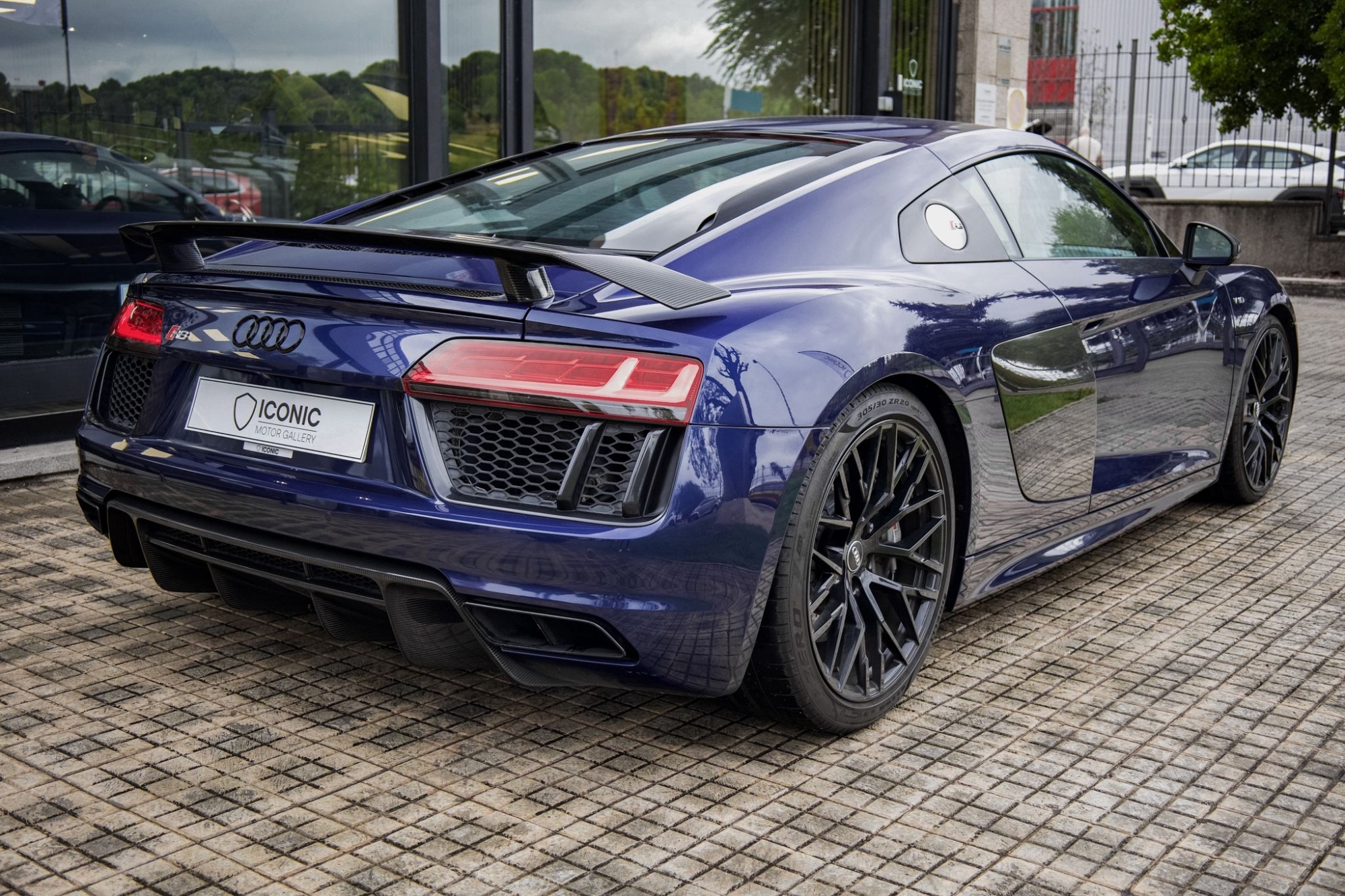 AUDI R8 V10 PLUS
