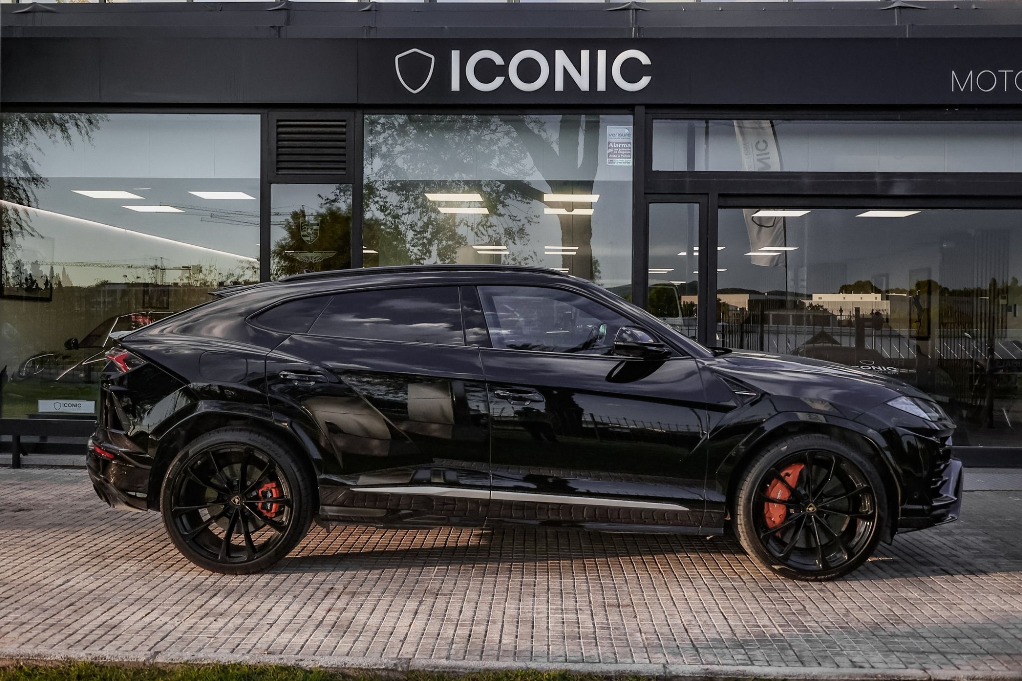 LAMBORGHINI URUS