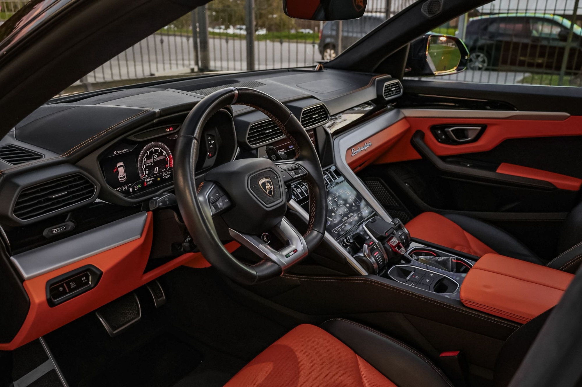 LAMBORGHINI URUS