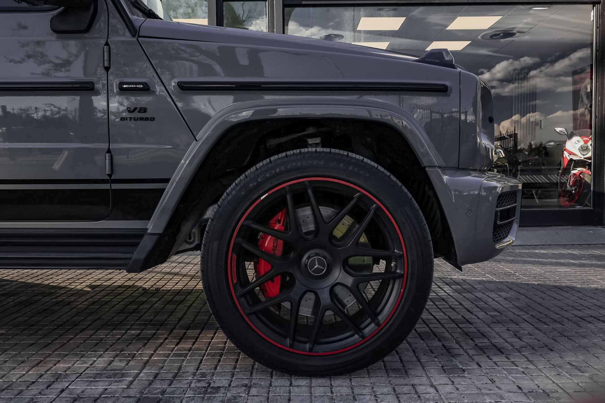 MERCEDES-BENZ AMG G63