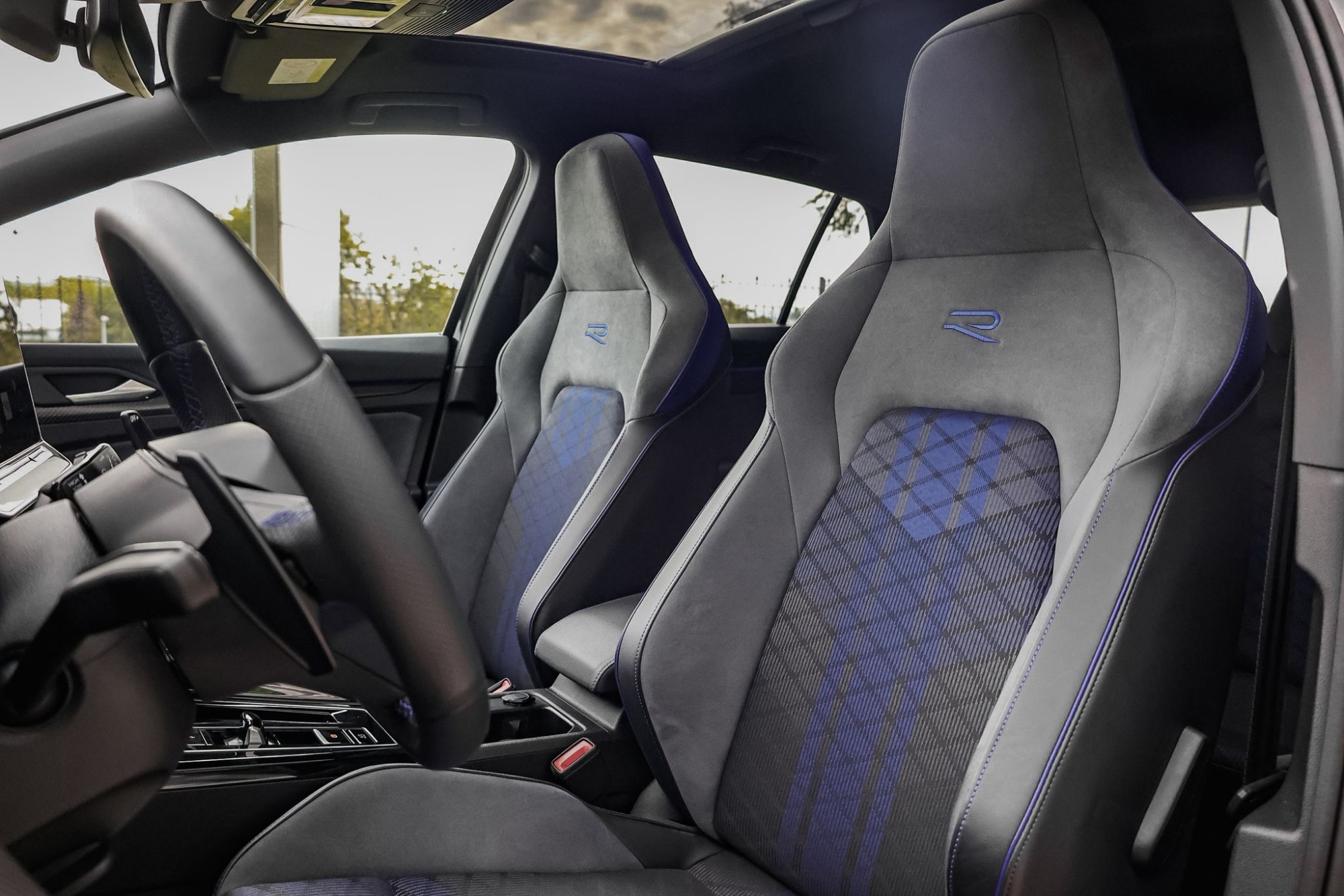 VOLKSWAGEN GOLF 8.5 R