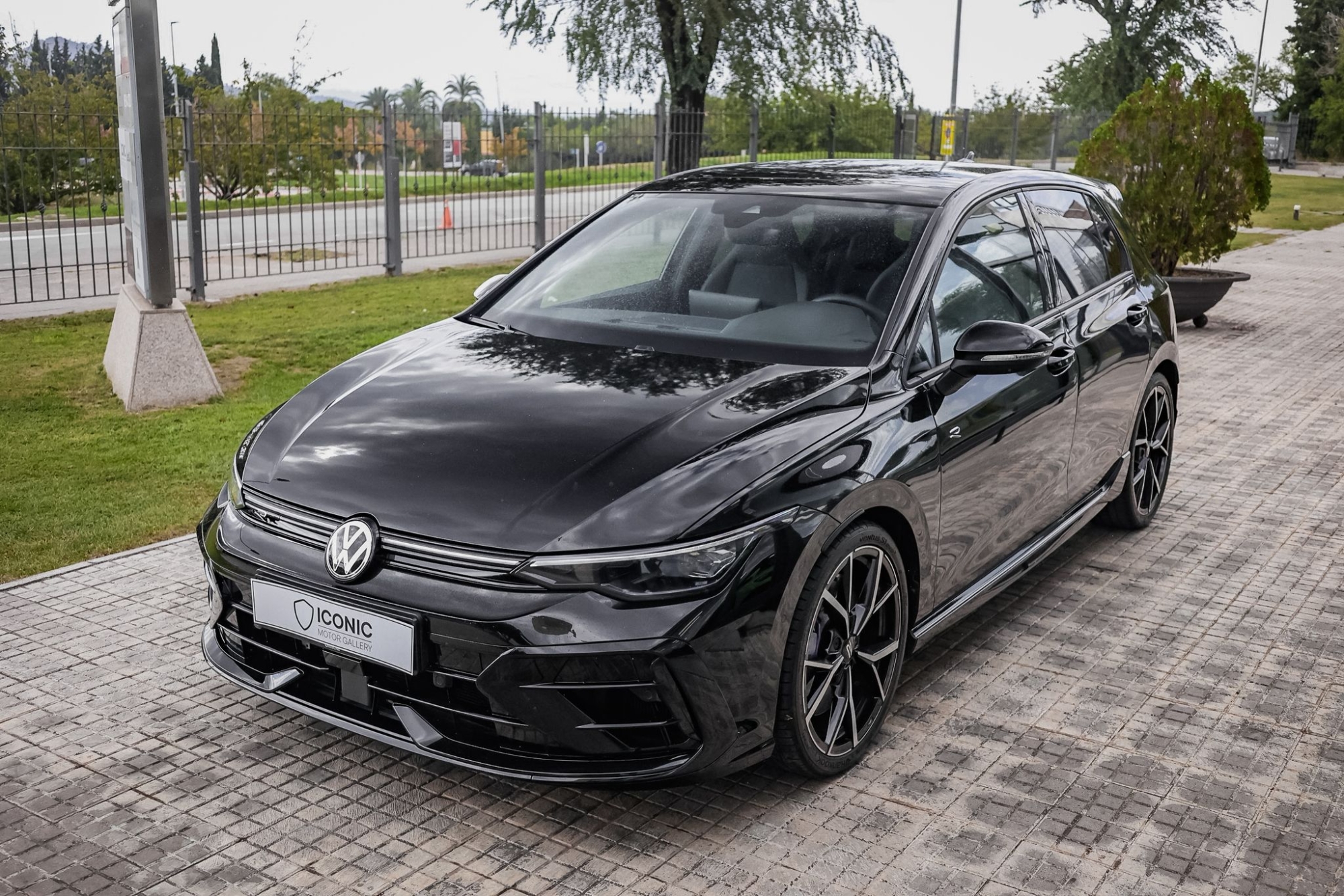 VOLKSWAGEN GOLF 8.5 R