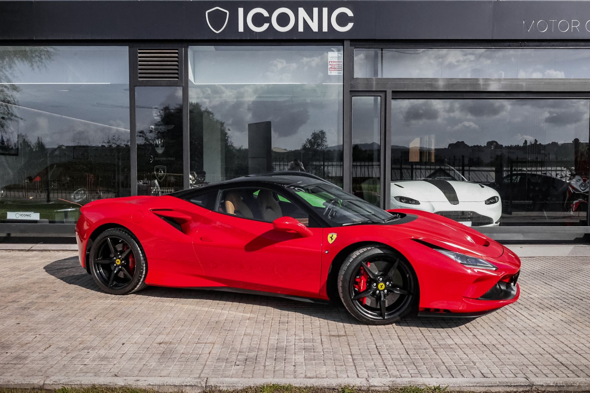 FERRARI F8 TRIBUTO