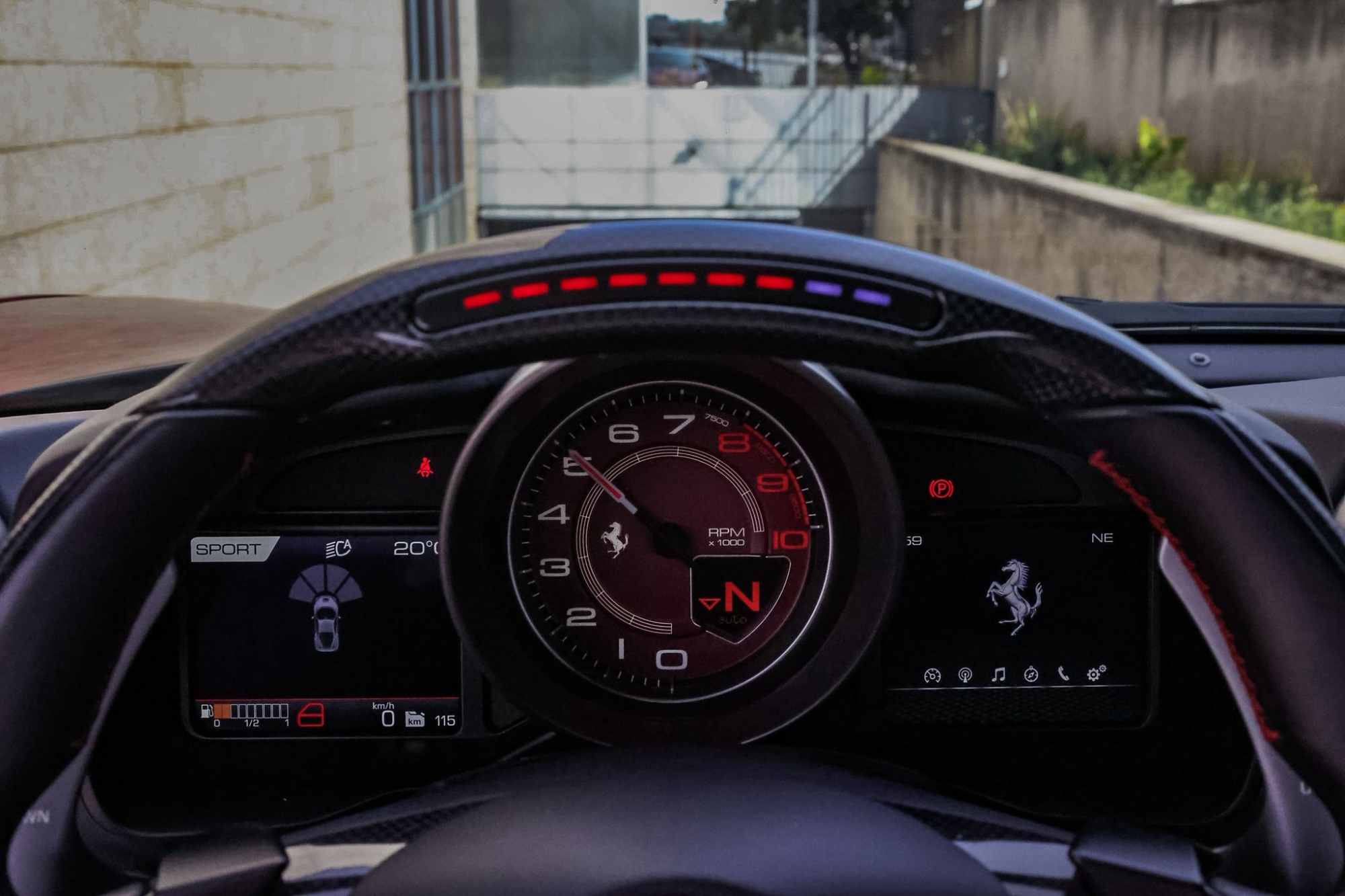 FERRARI F8 TRIBUTO