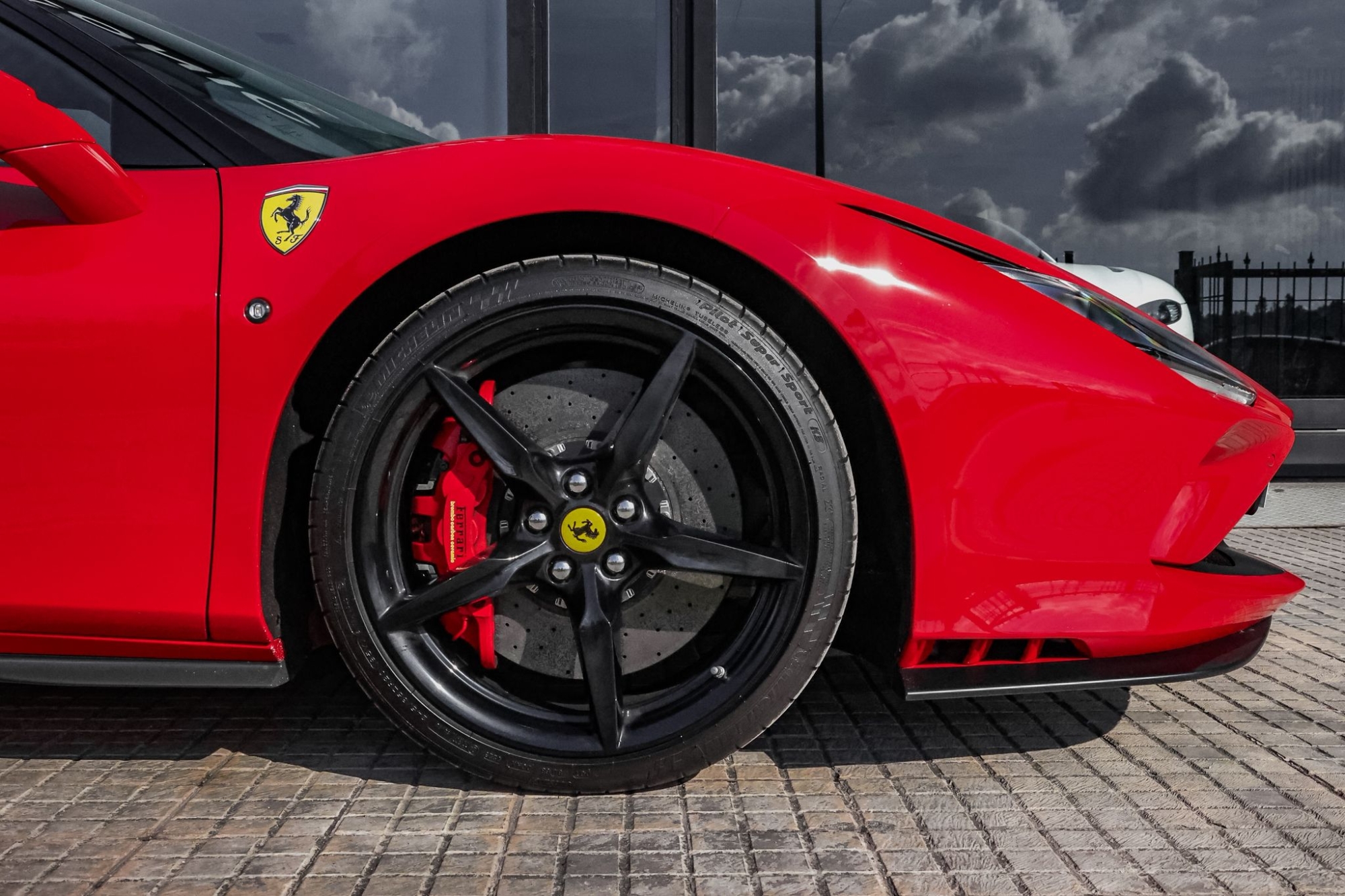 FERRARI F8 TRIBUTO