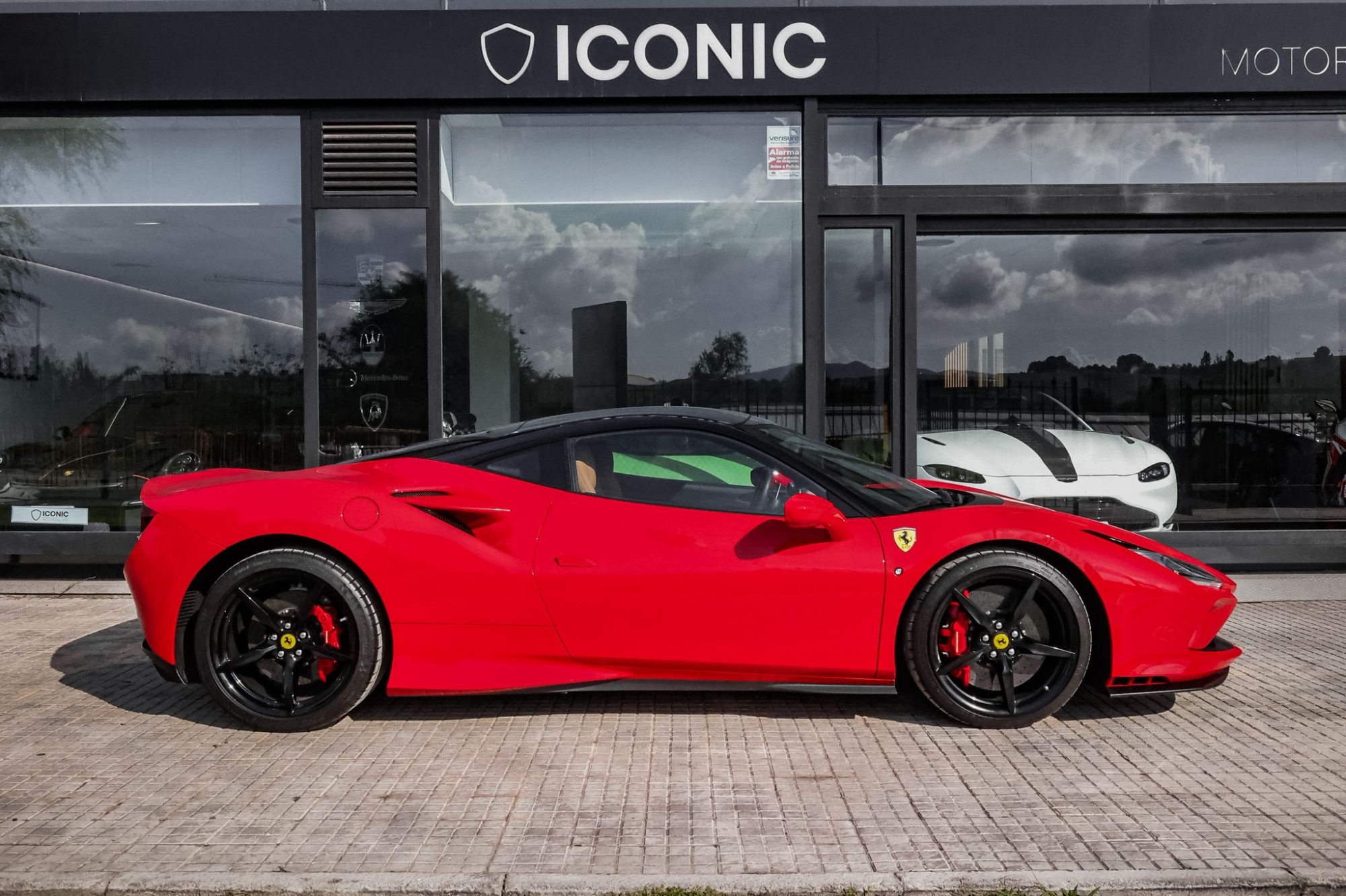 FERRARI F8 TRIBUTO