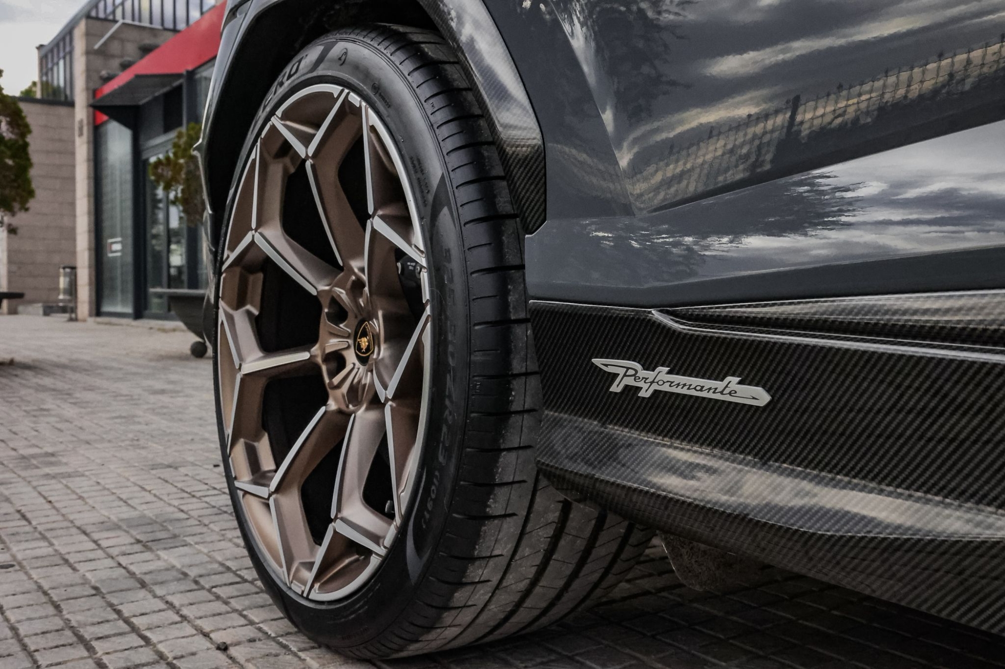 LAMBORGHINI URUS PERFORMANTE