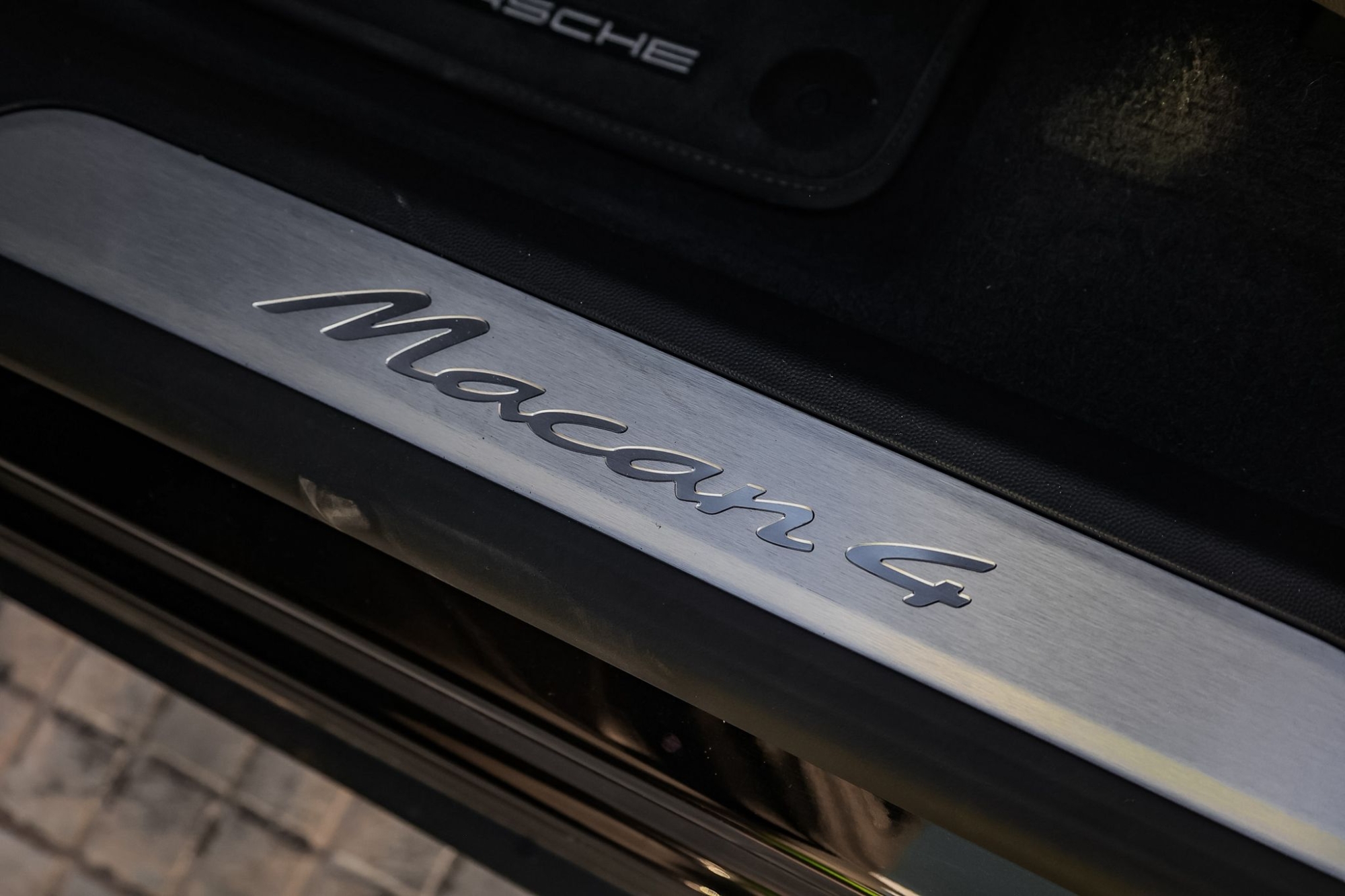 PORSCHE MACAN 4