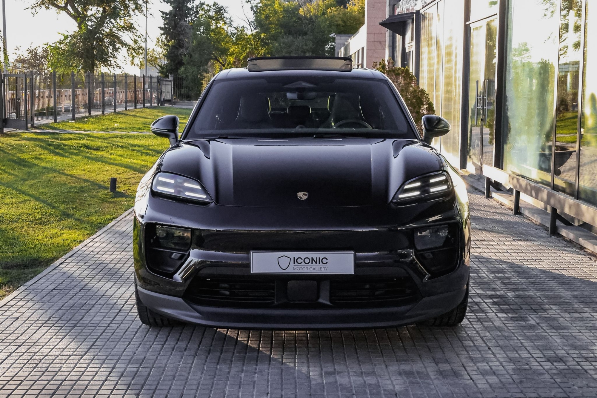 PORSCHE MACAN 4
