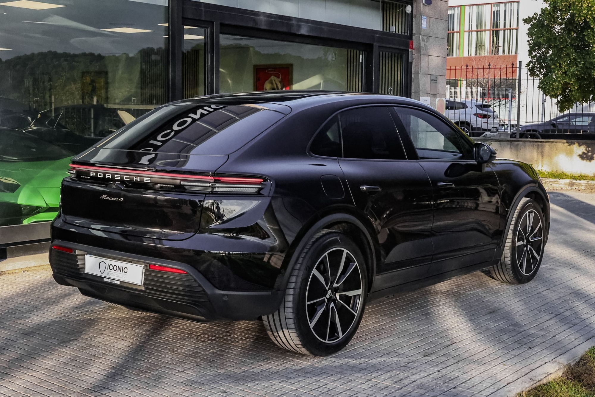 PORSCHE MACAN 4