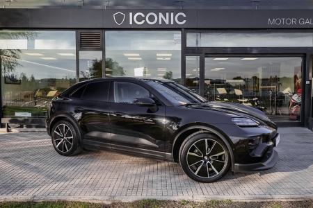 PORSCHE MACAN 4