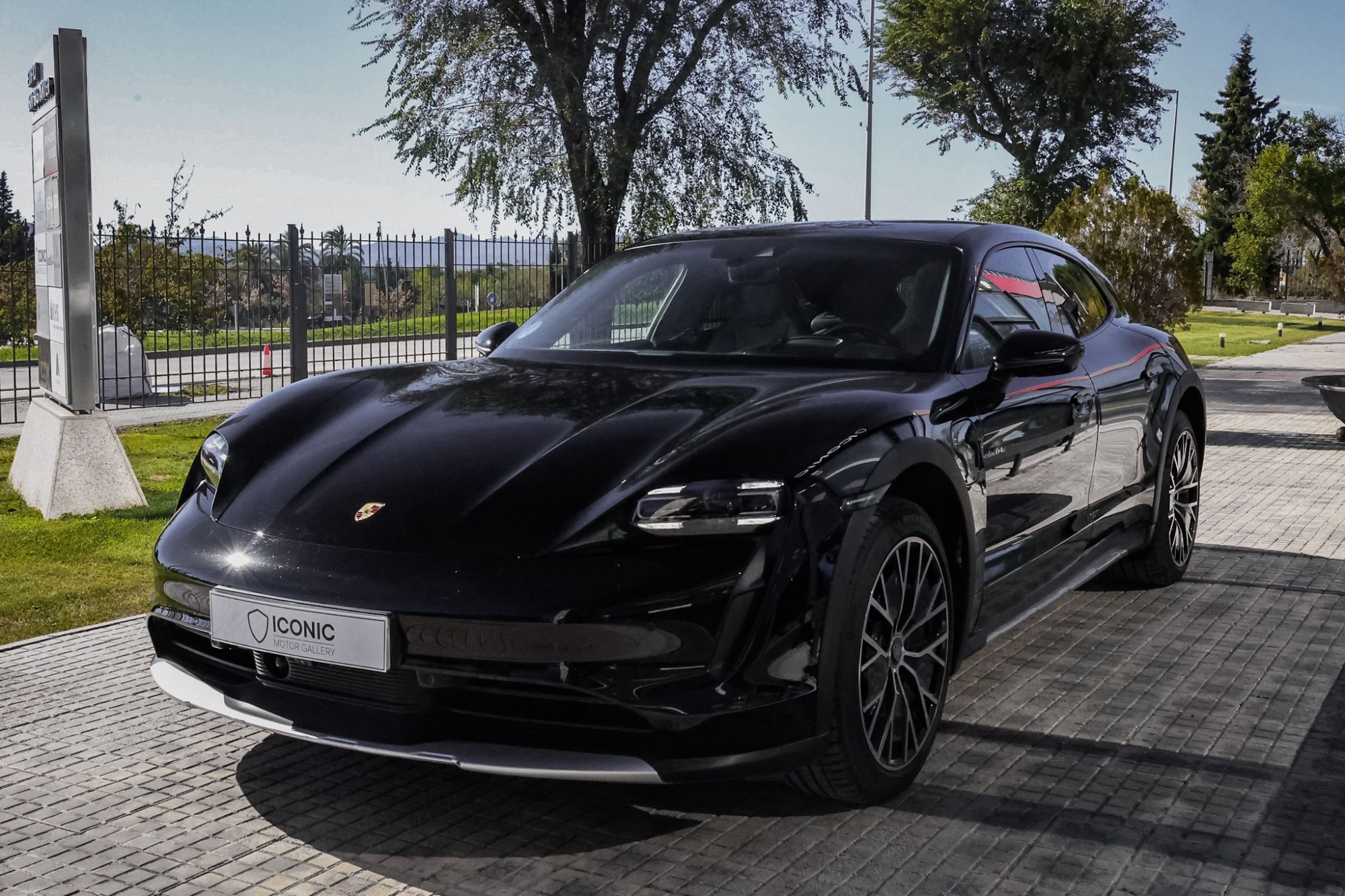 PORSCHE TAYCAN 4 CROSS TURISMO