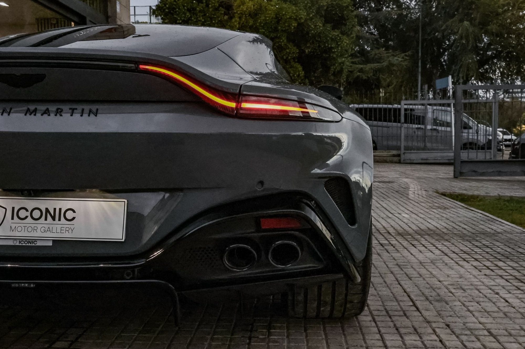 ASTON MARTIN VANTAGE