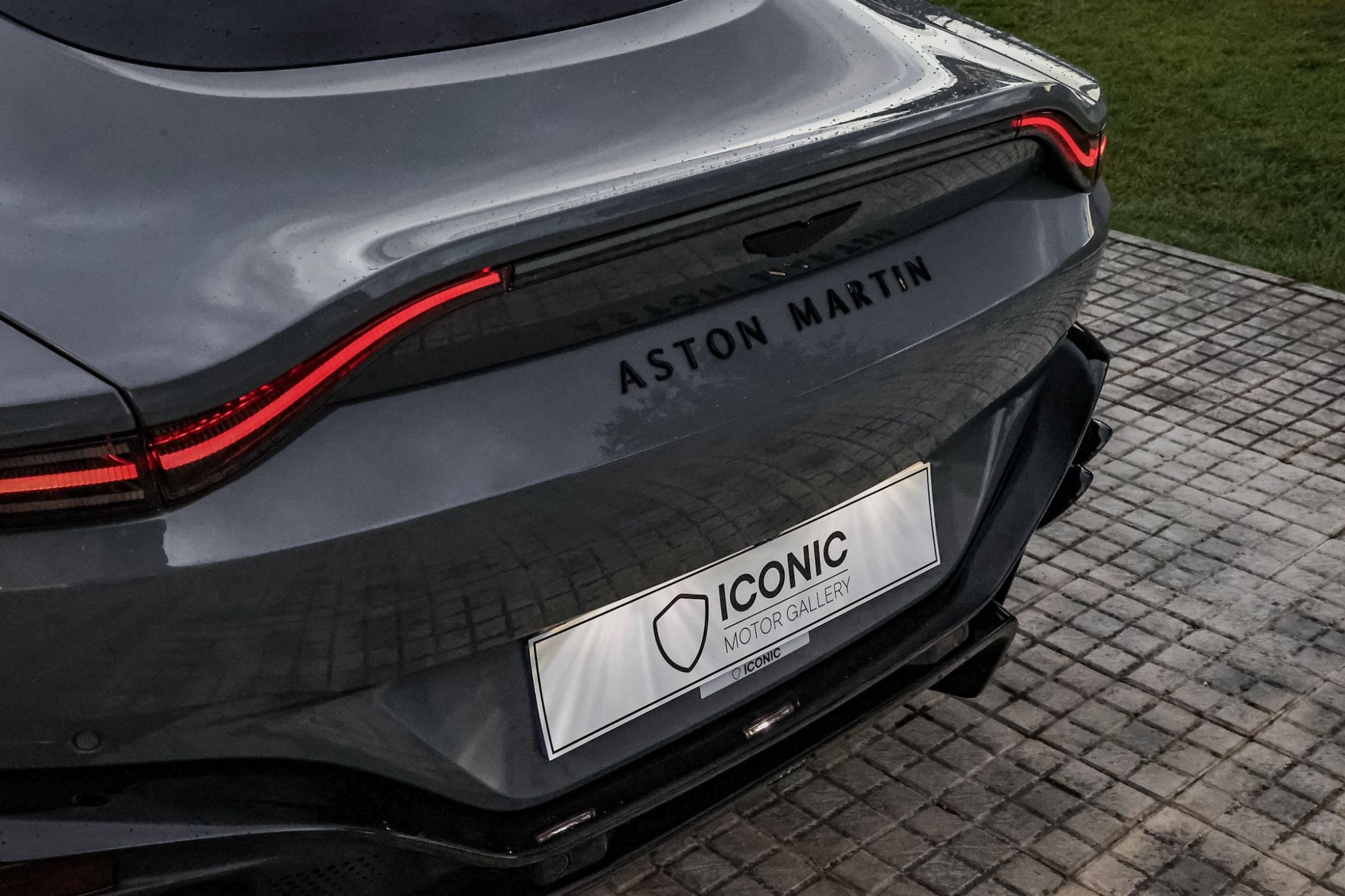 ASTON MARTIN VANTAGE