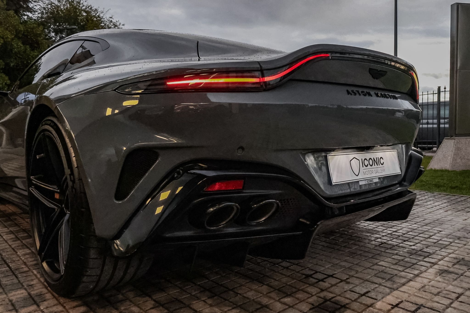 ASTON MARTIN VANTAGE