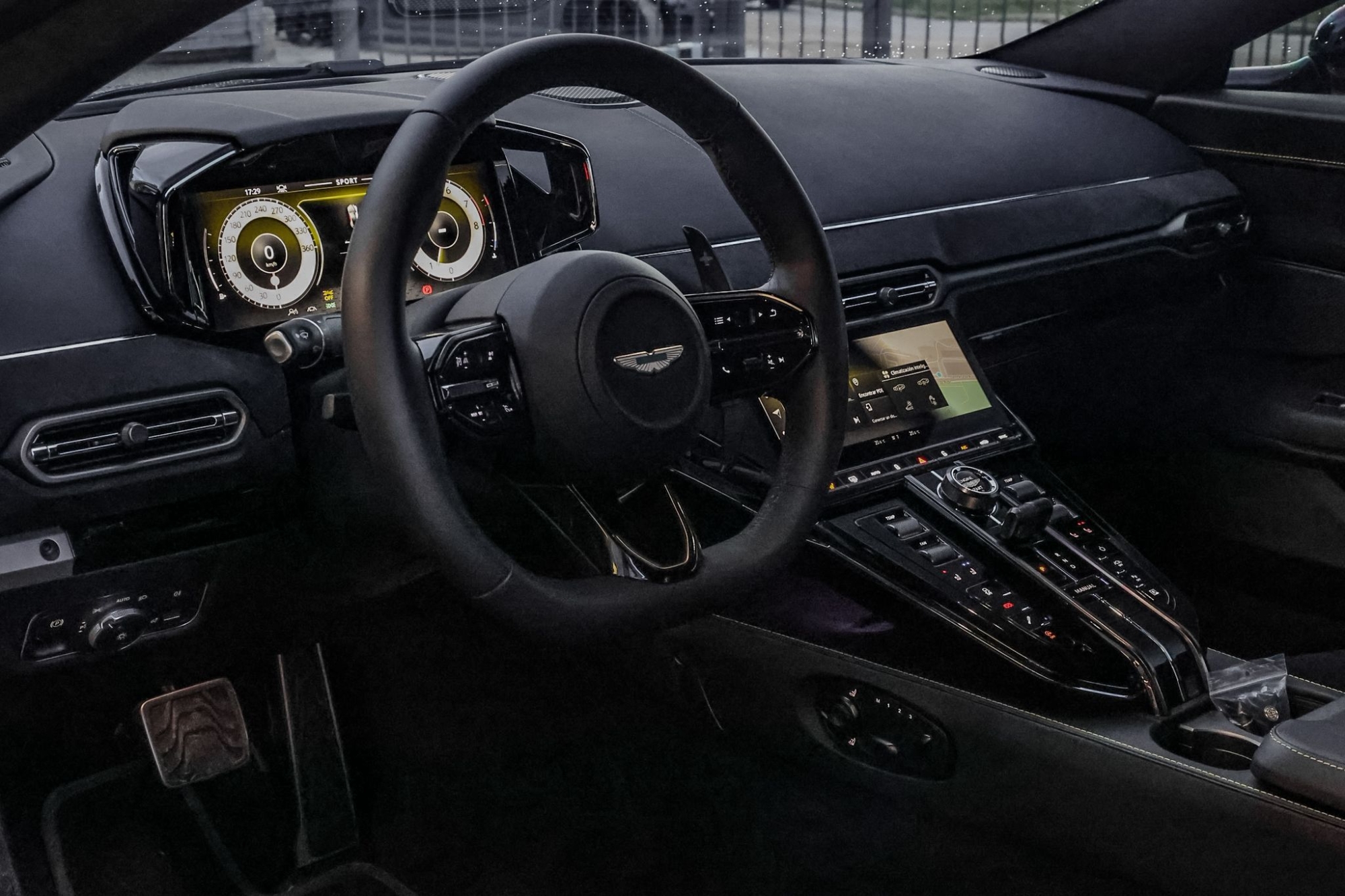 ASTON MARTIN VANTAGE