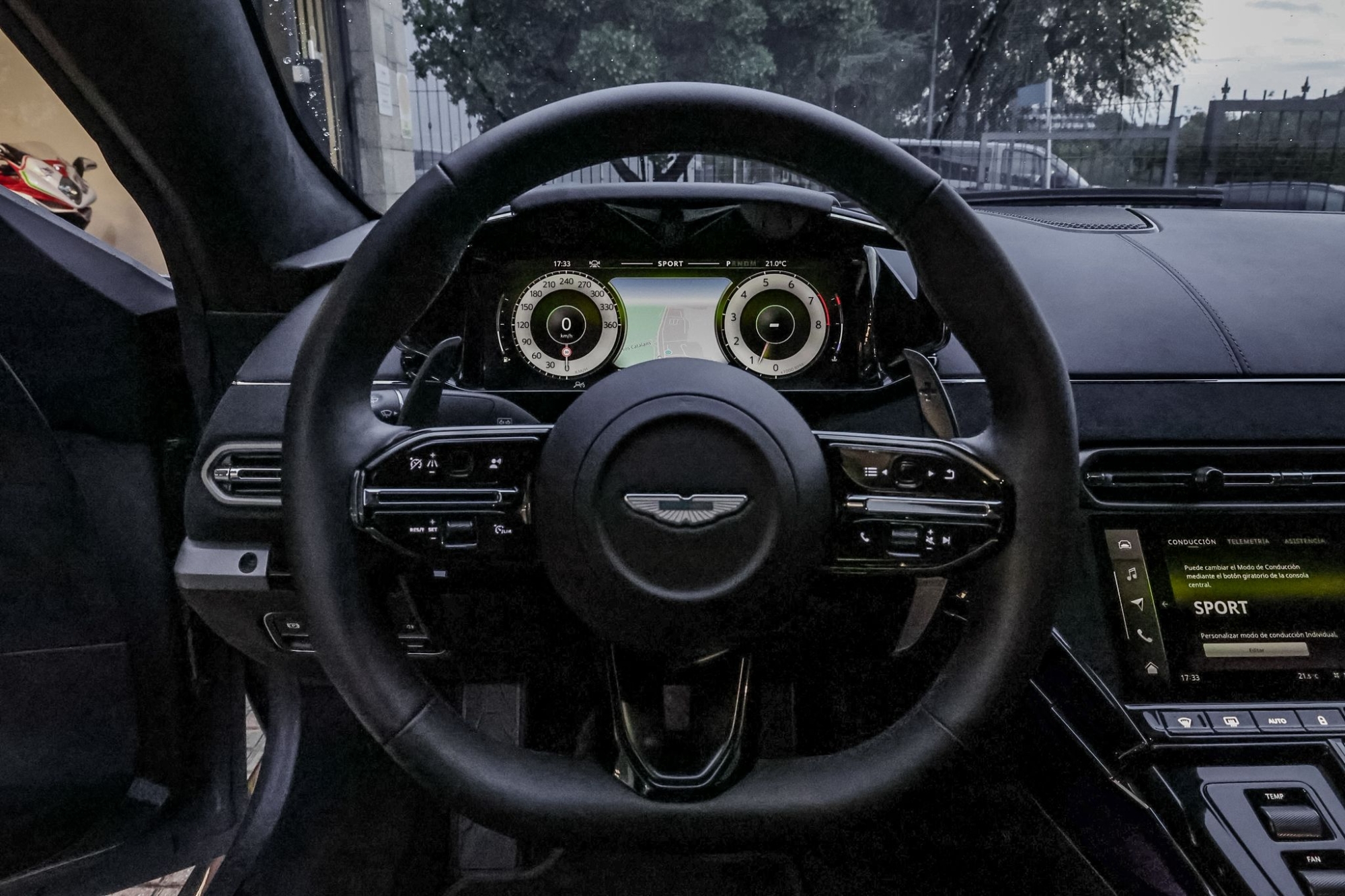 ASTON MARTIN VANTAGE