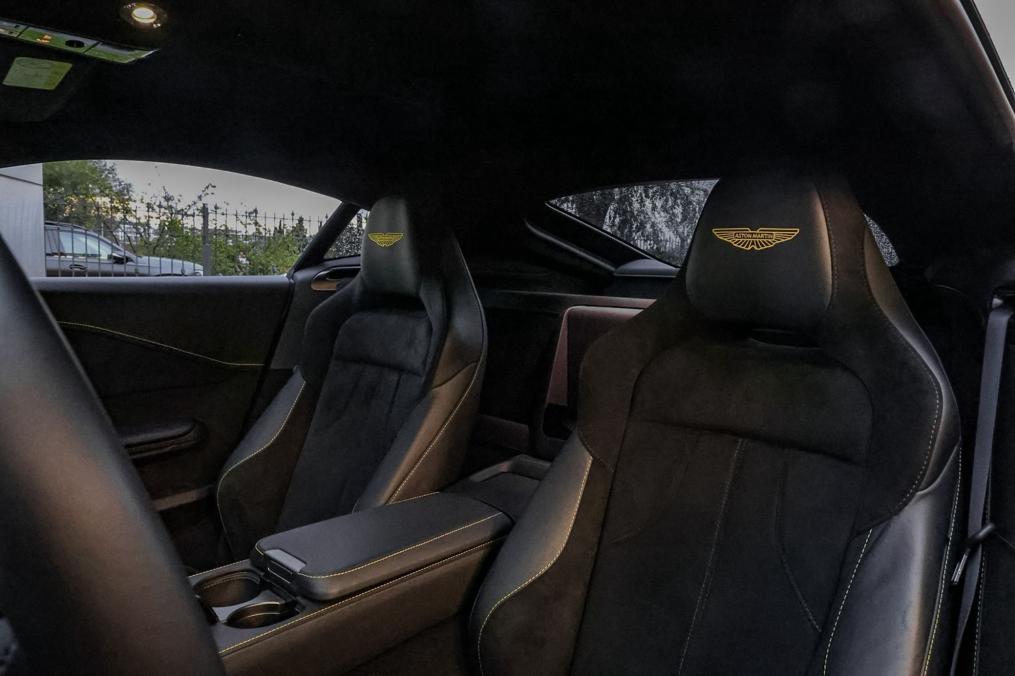 ASTON MARTIN VANTAGE