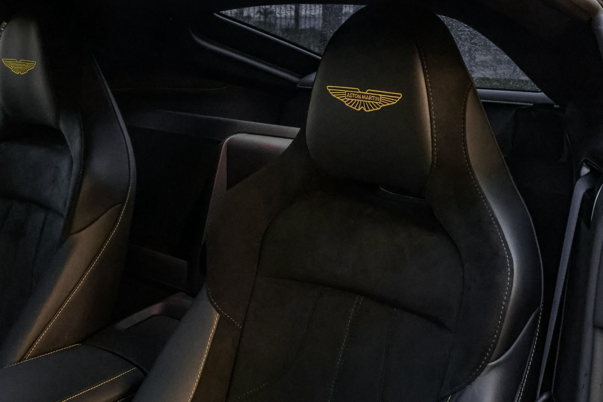 ASTON MARTIN VANTAGE