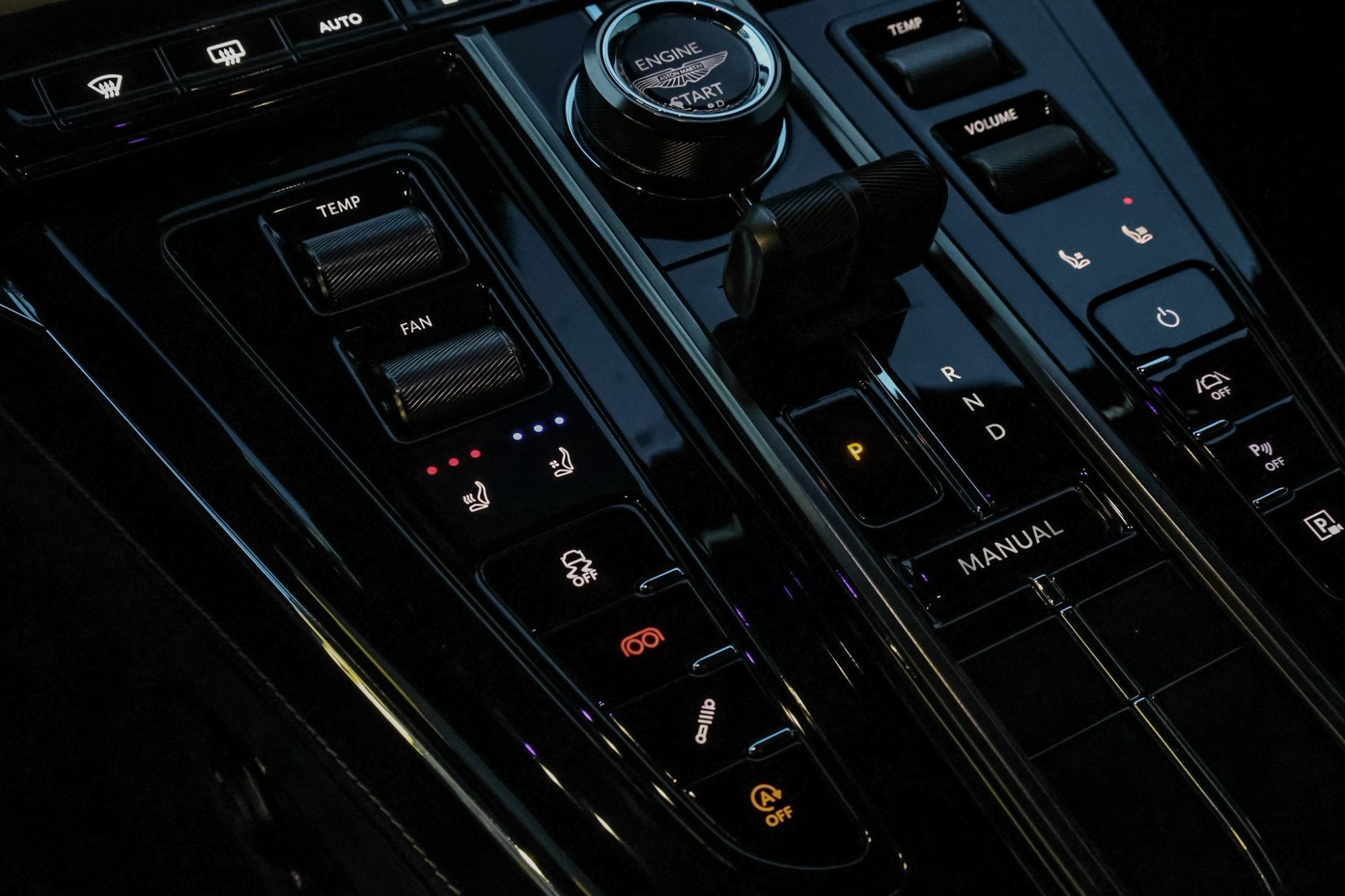 ASTON MARTIN VANTAGE