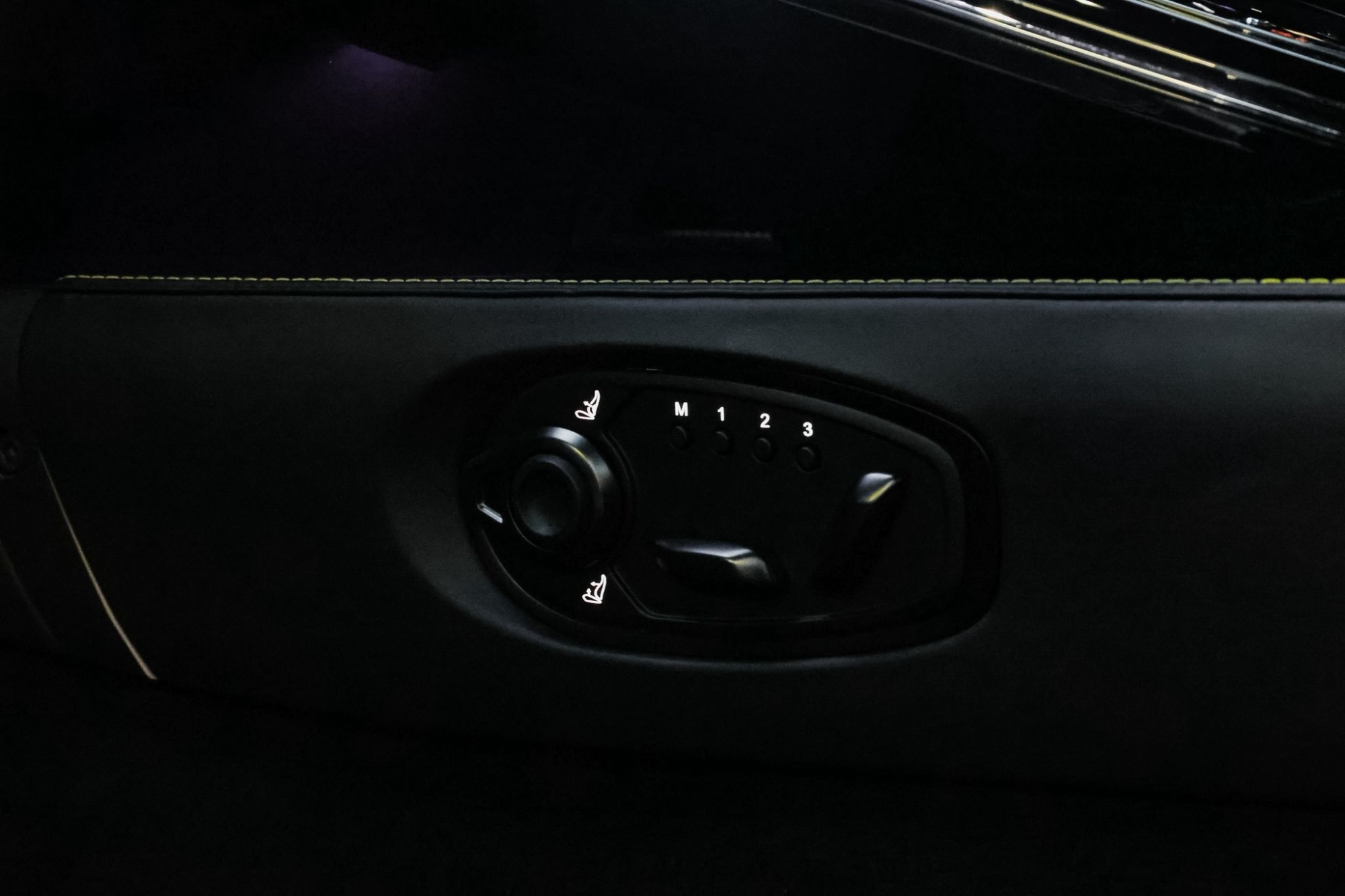 ASTON MARTIN VANTAGE