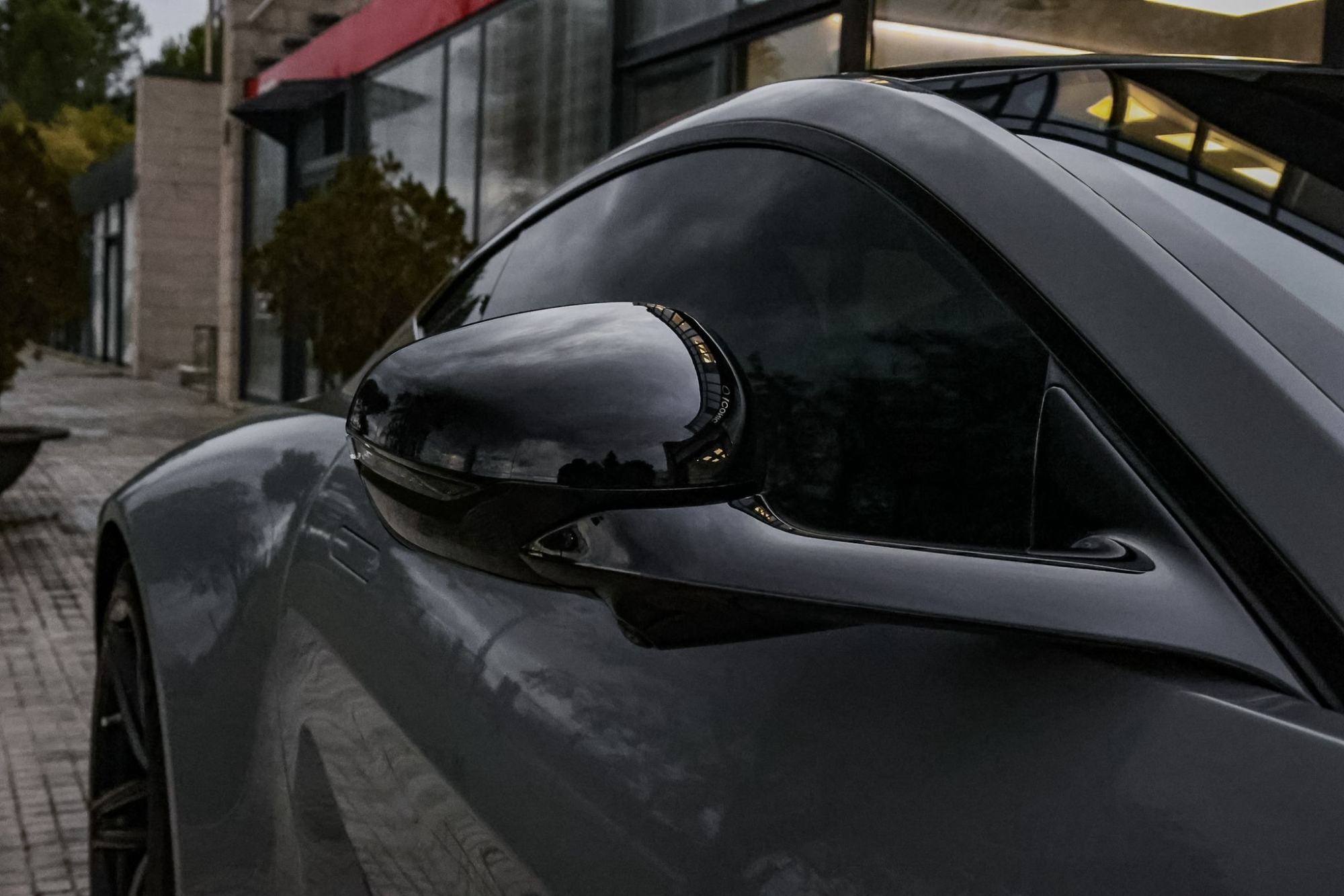 ASTON MARTIN VANTAGE