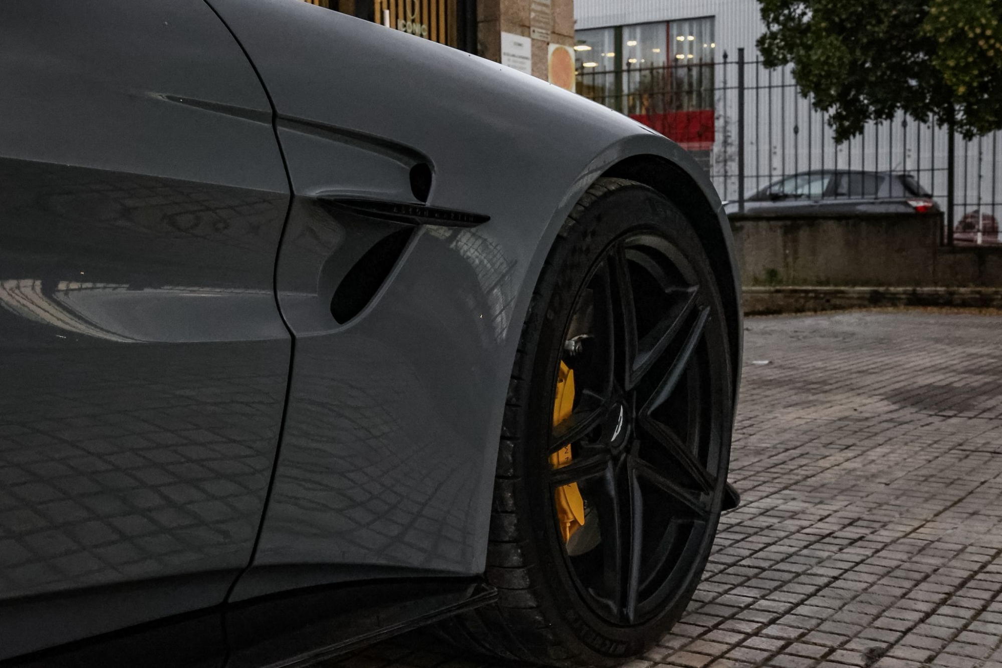 ASTON MARTIN VANTAGE