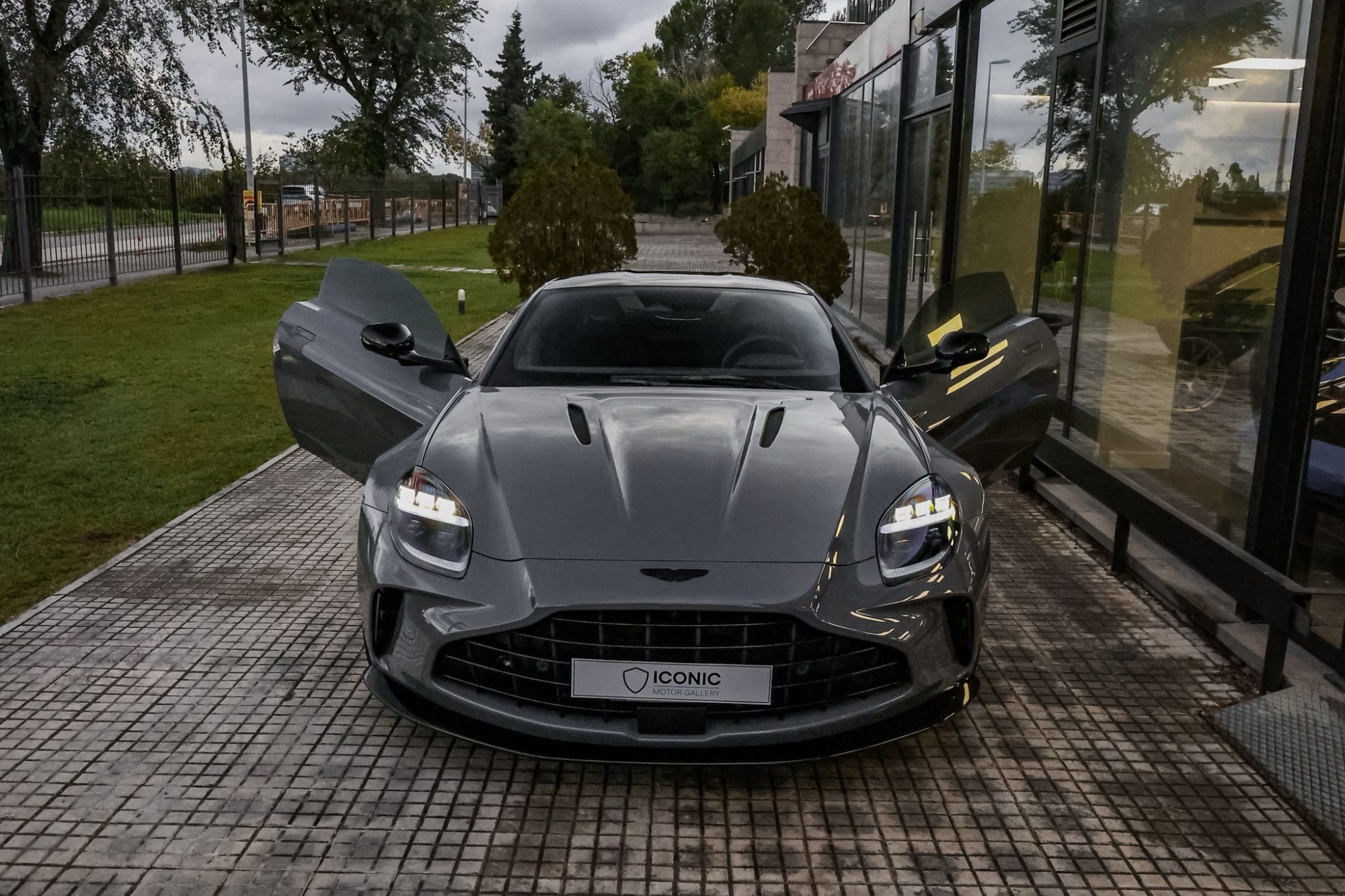 ASTON MARTIN VANTAGE