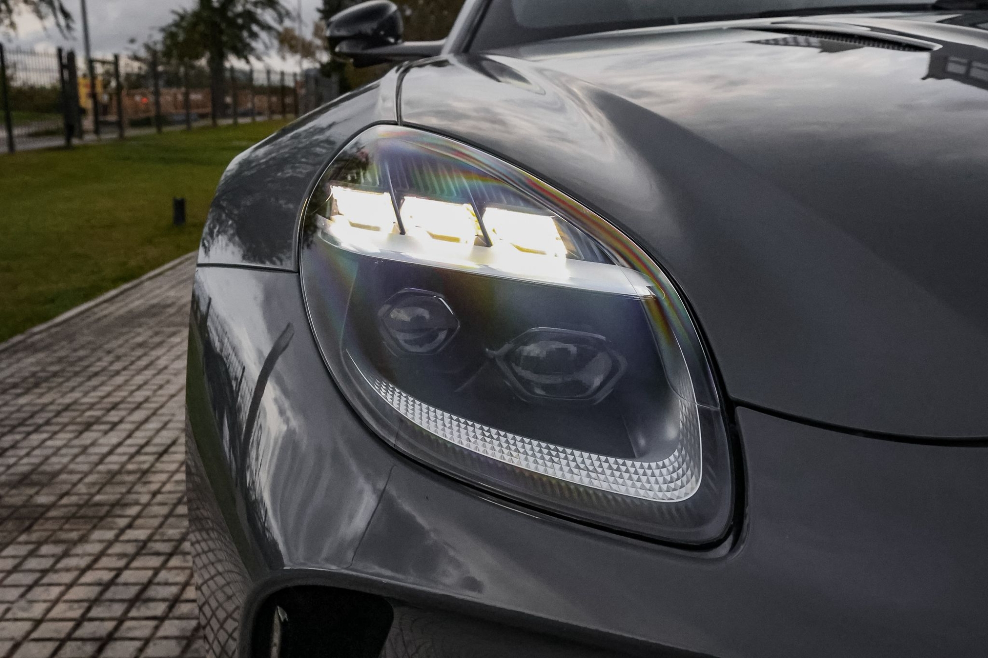 ASTON MARTIN VANTAGE