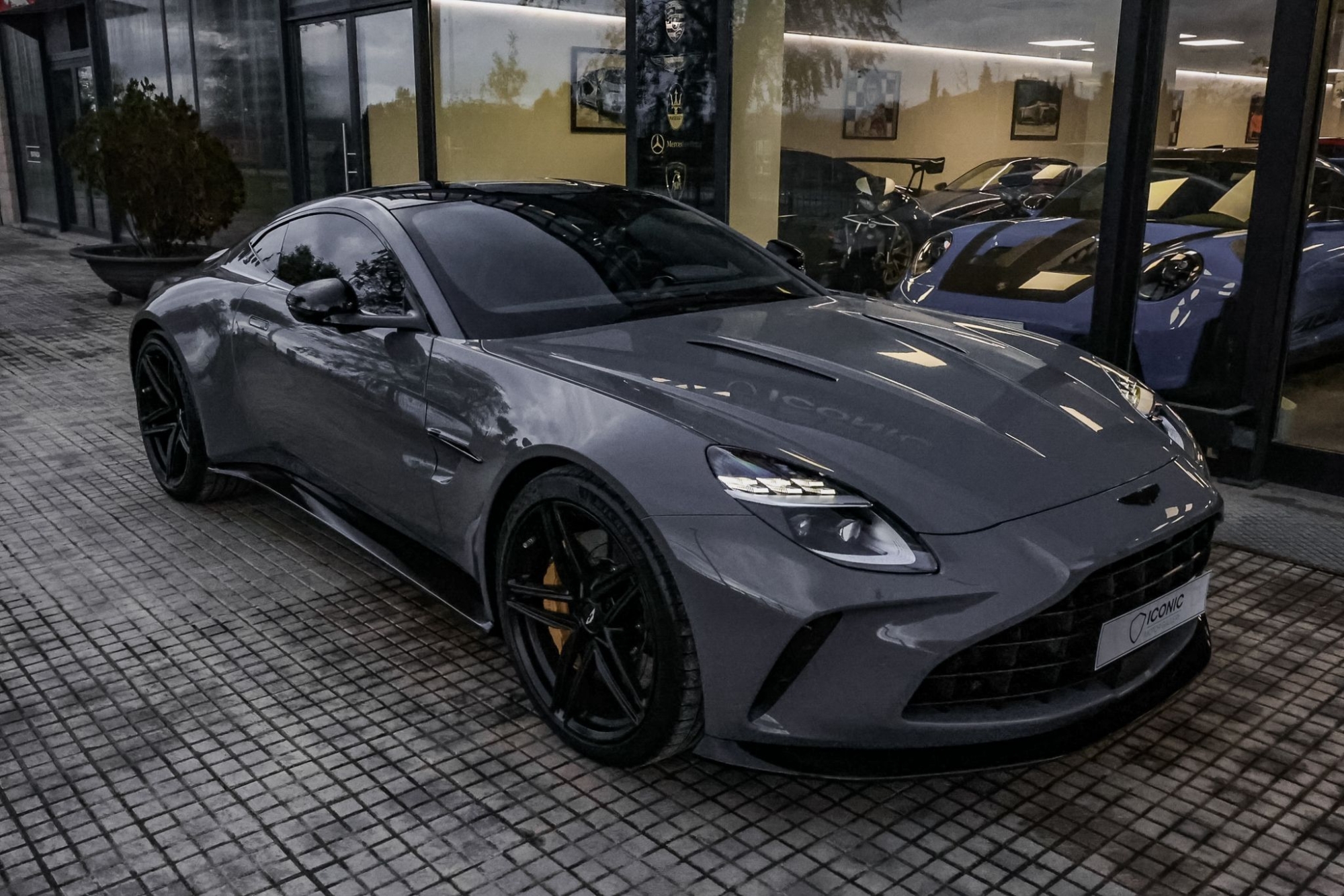 ASTON MARTIN VANTAGE