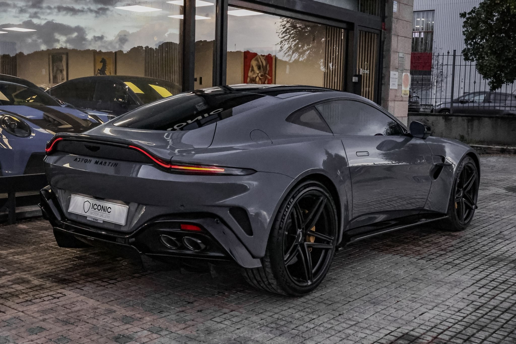 ASTON MARTIN VANTAGE